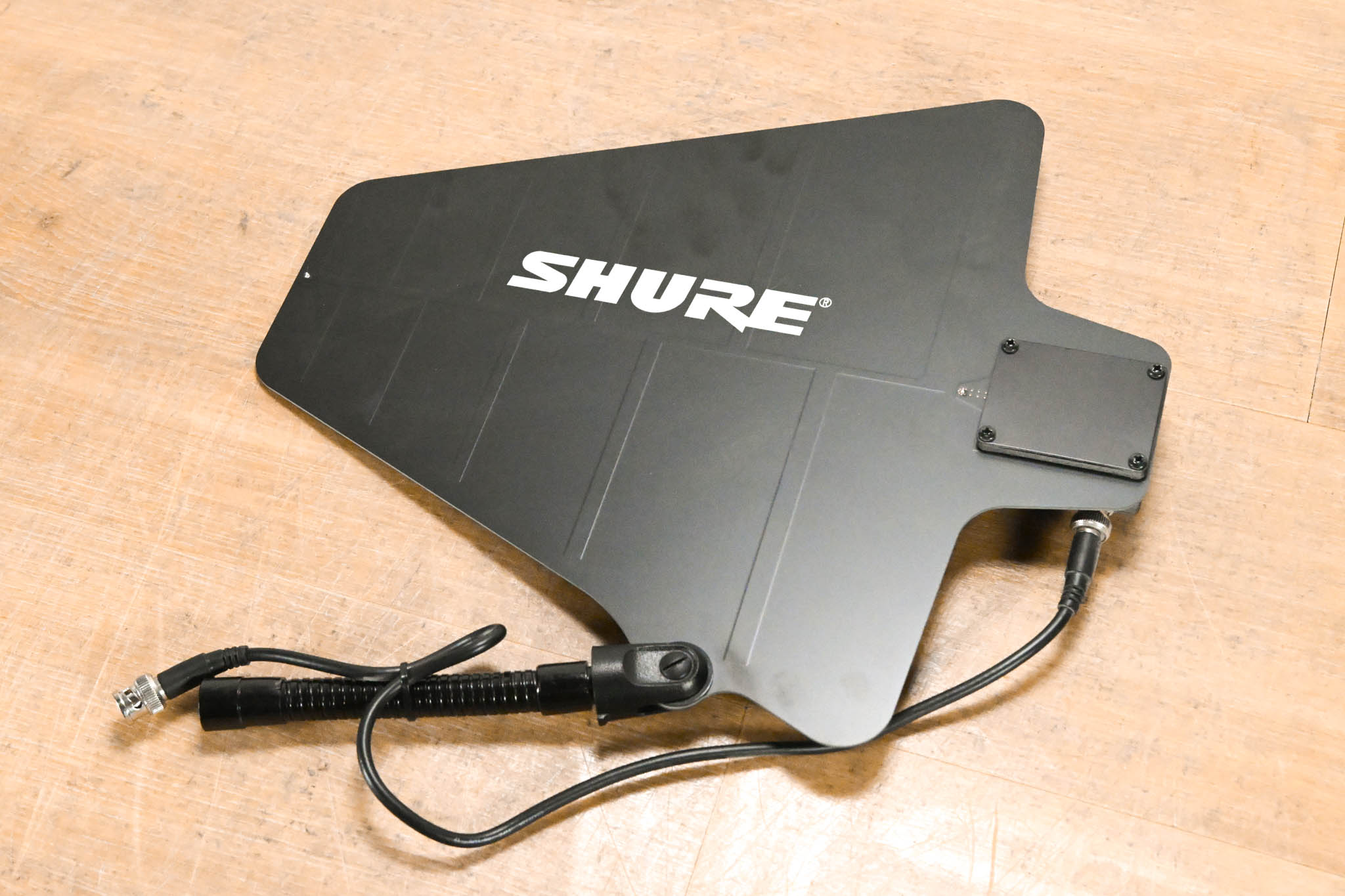 Shure UA874US Active Directional Antenna - 470-698 MHz
