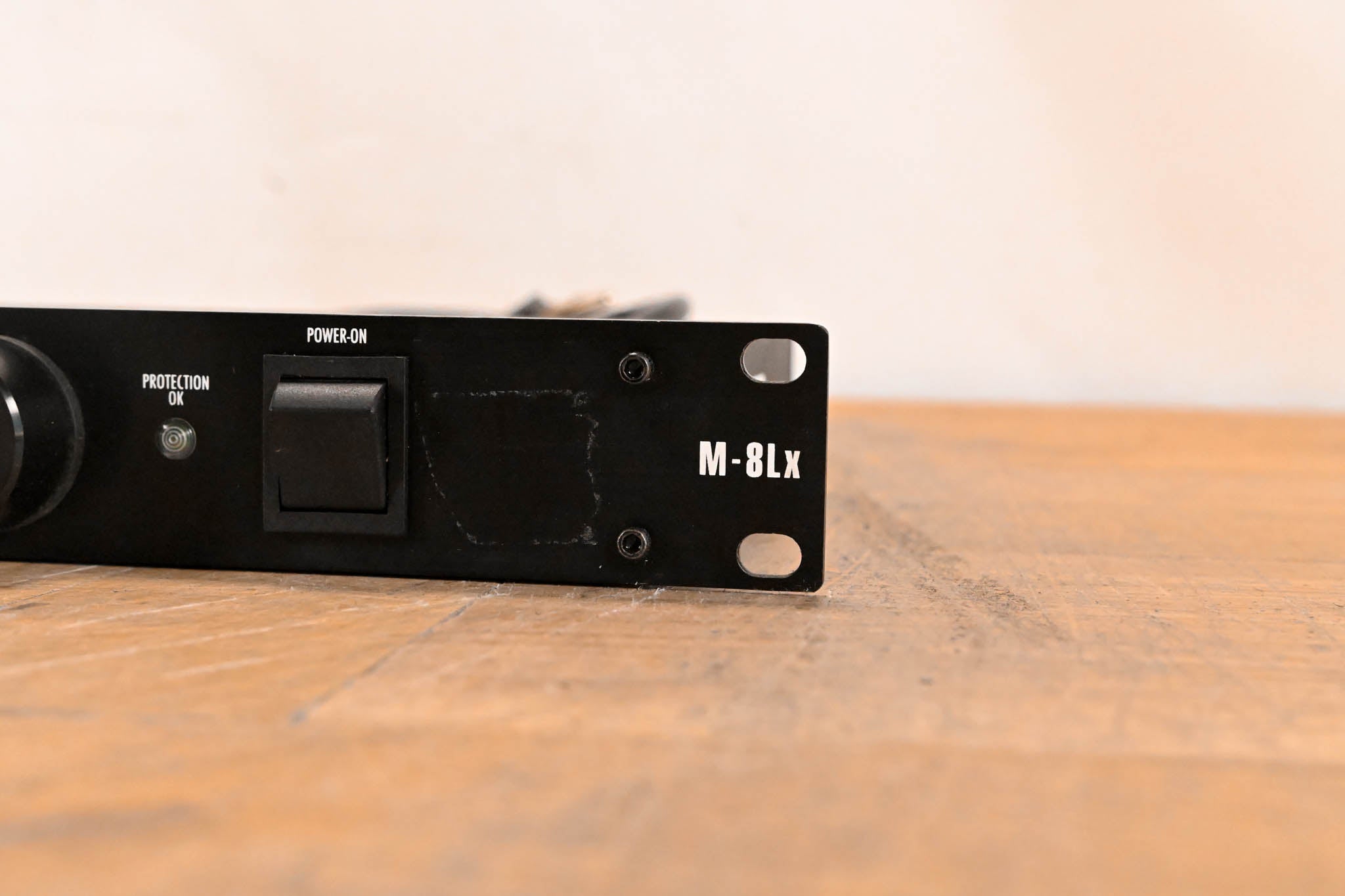 Furman M-8Lx 15A Merit Series Power Conditioner with Lights