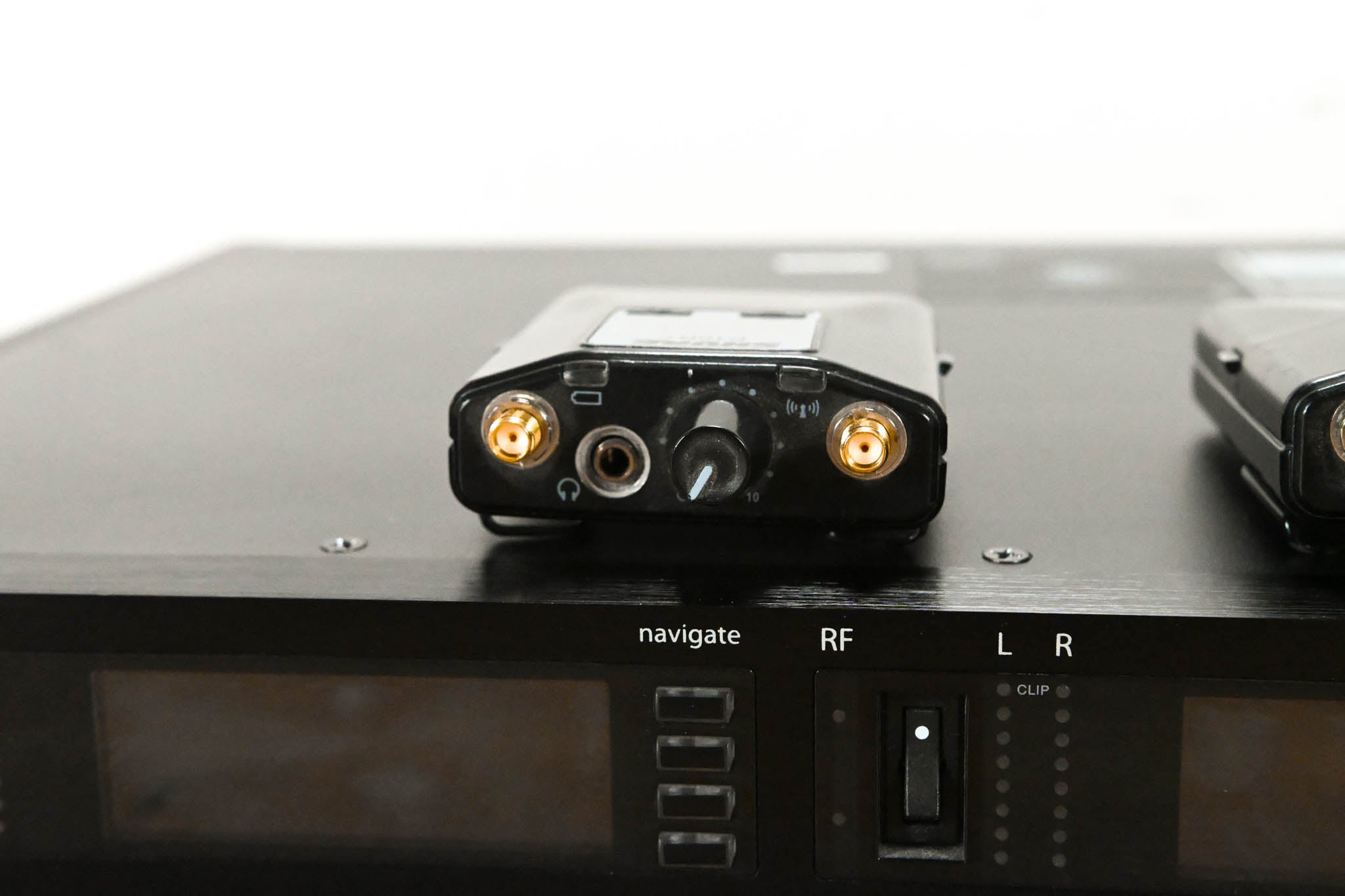 Shure PSM 1000 In-Ear Personal Monitoring System - G10 Band: 470-542 MHz