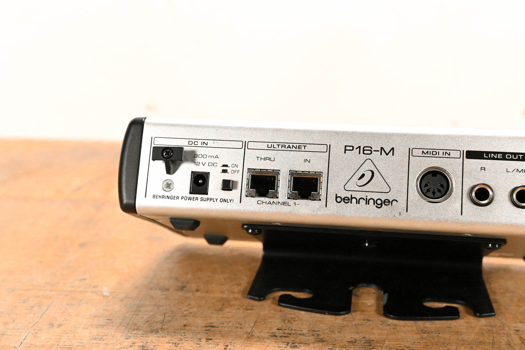 Behringer Powerplay P16-M 16-Channel Digital Personal Mixer