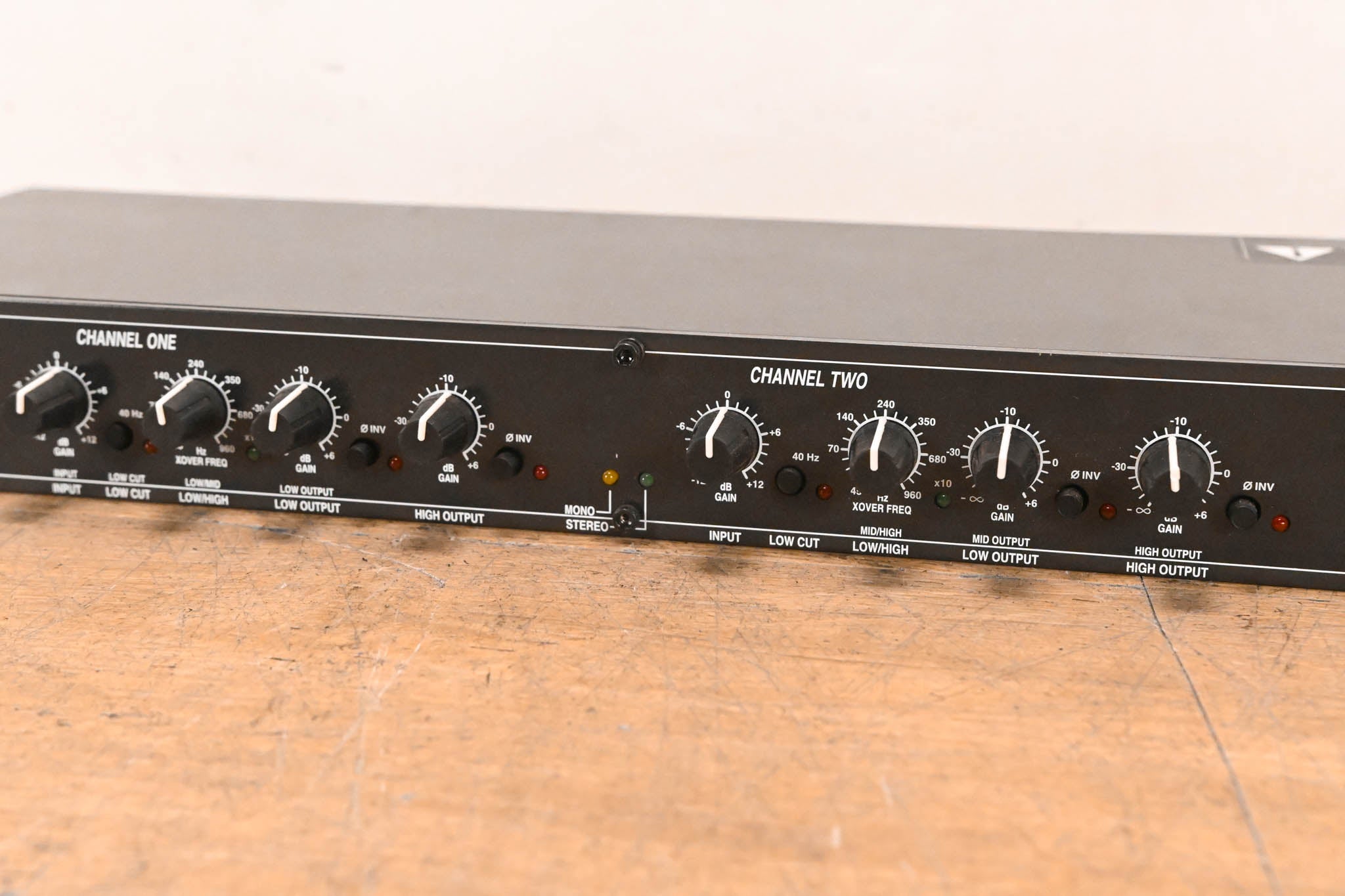 dbx 223XL Stereo 2-Way / Mono 3-Way Crossover