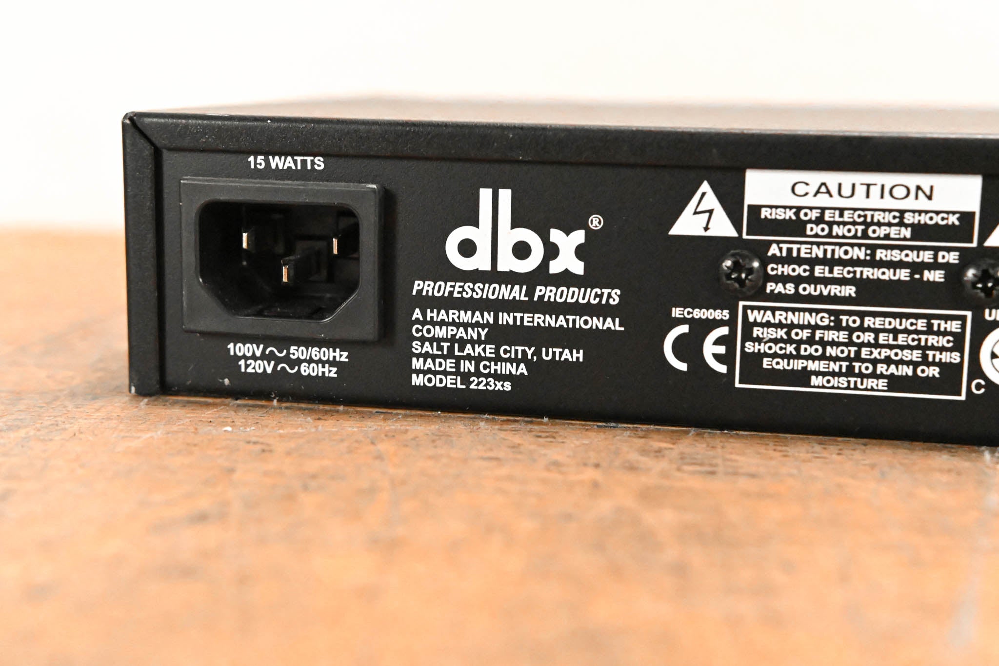dbx 223xs Stereo 2-Way / Mono 3-Way Crossover