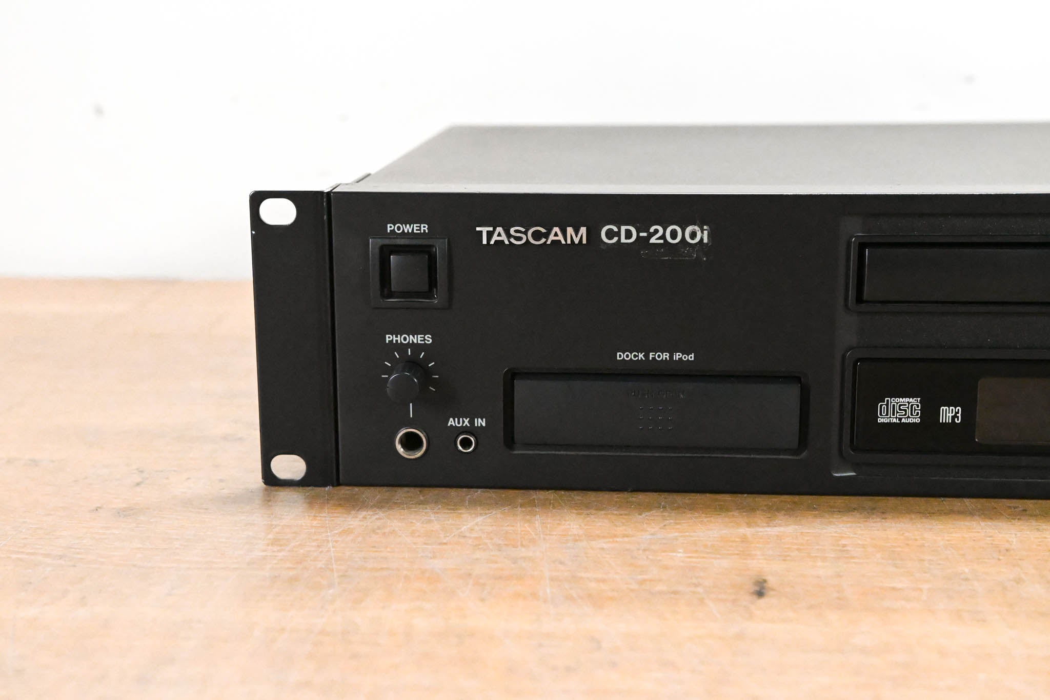TASCAM CD-200i Rackmountable CD Player with iPod Dock