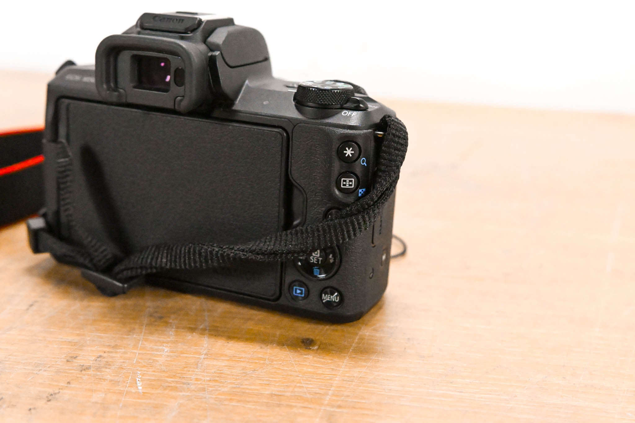 Canon EOS M50 Mirrorless Camera with EF-M 15-45mm f/3.5-6.3 IS STM Lens