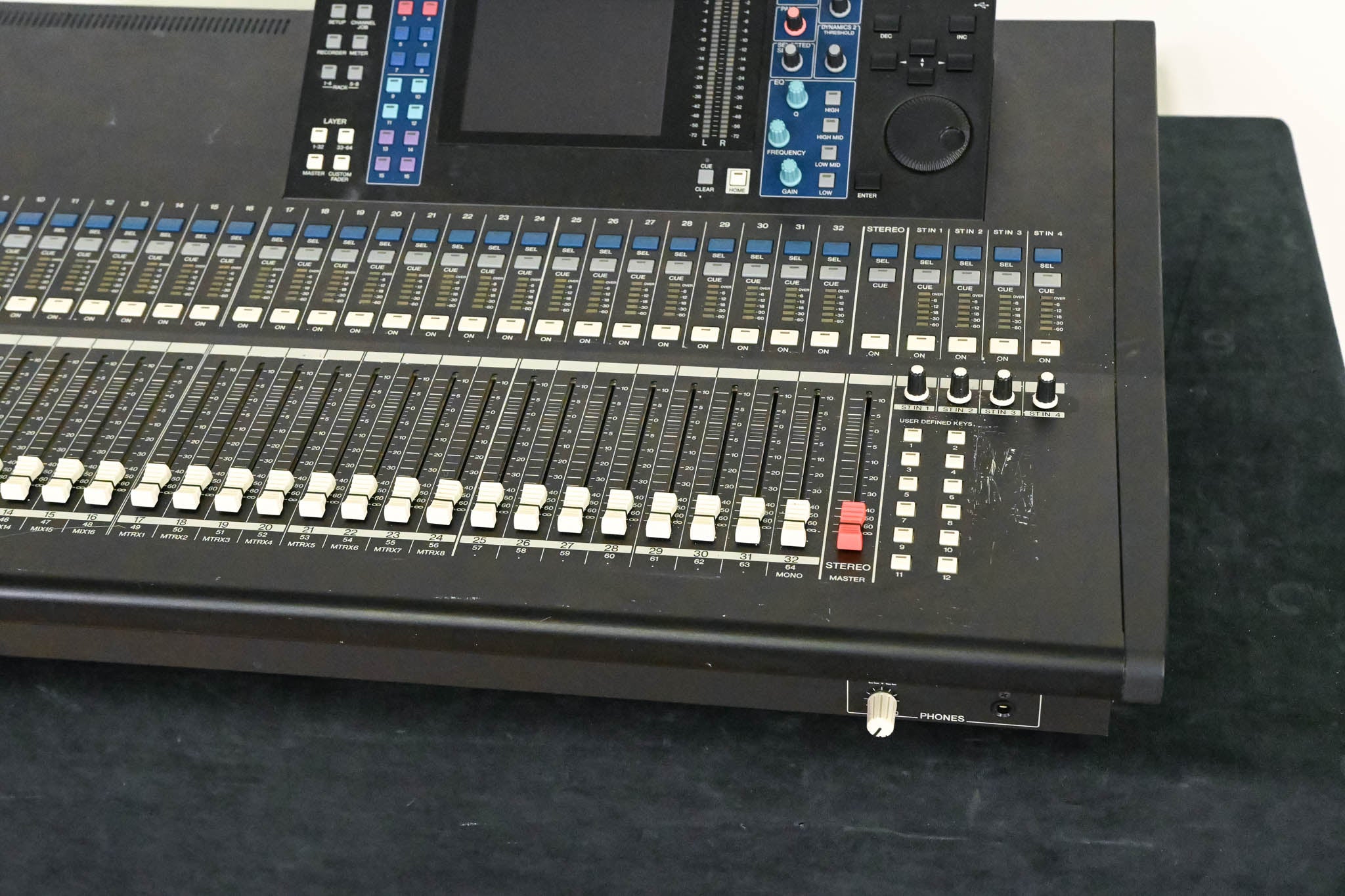 Yamaha LS9-32 32-Input Digital Mixing Console