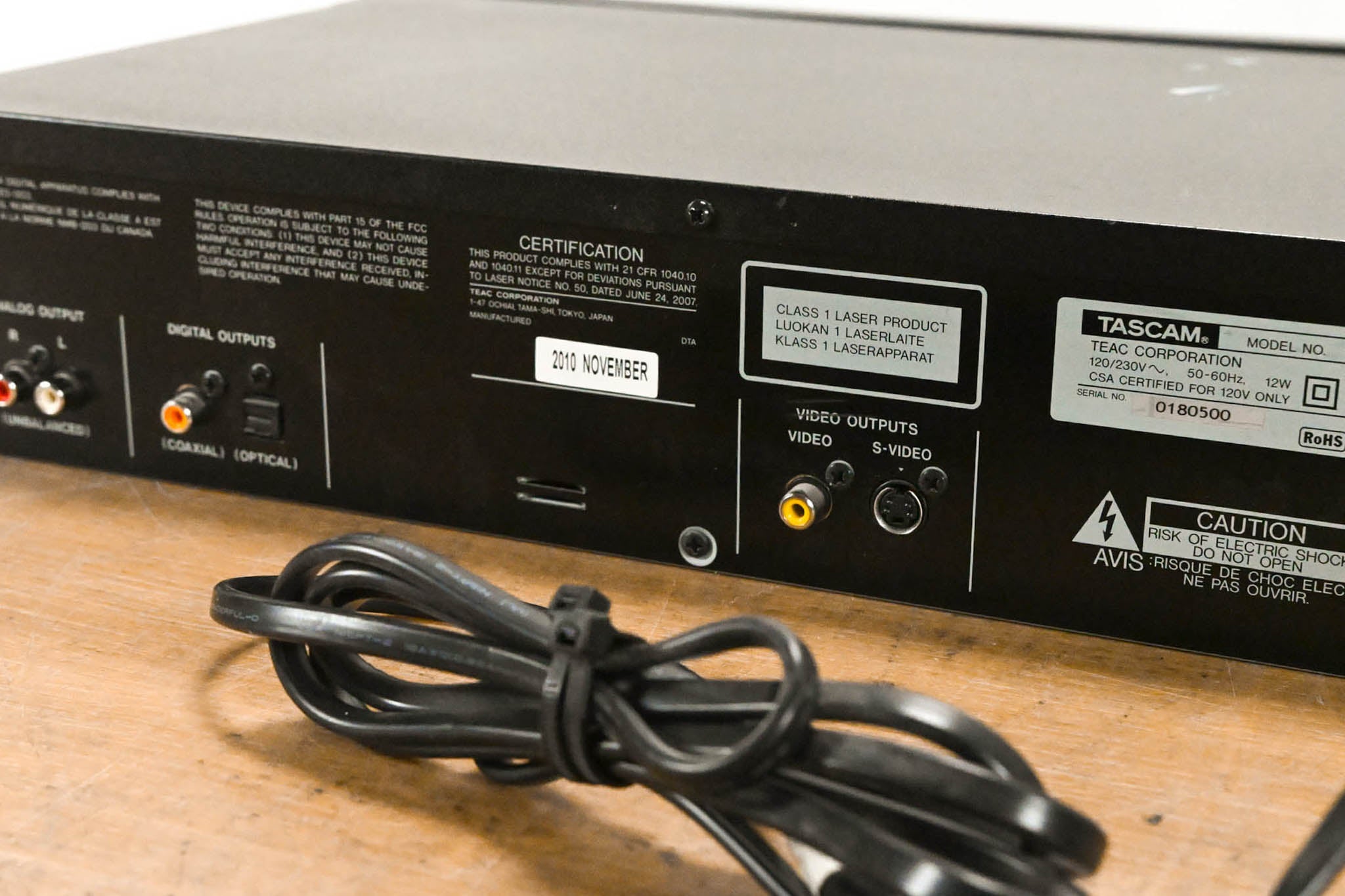 TASCAM CD-200i Rackmountable CD Player with iPod Dock