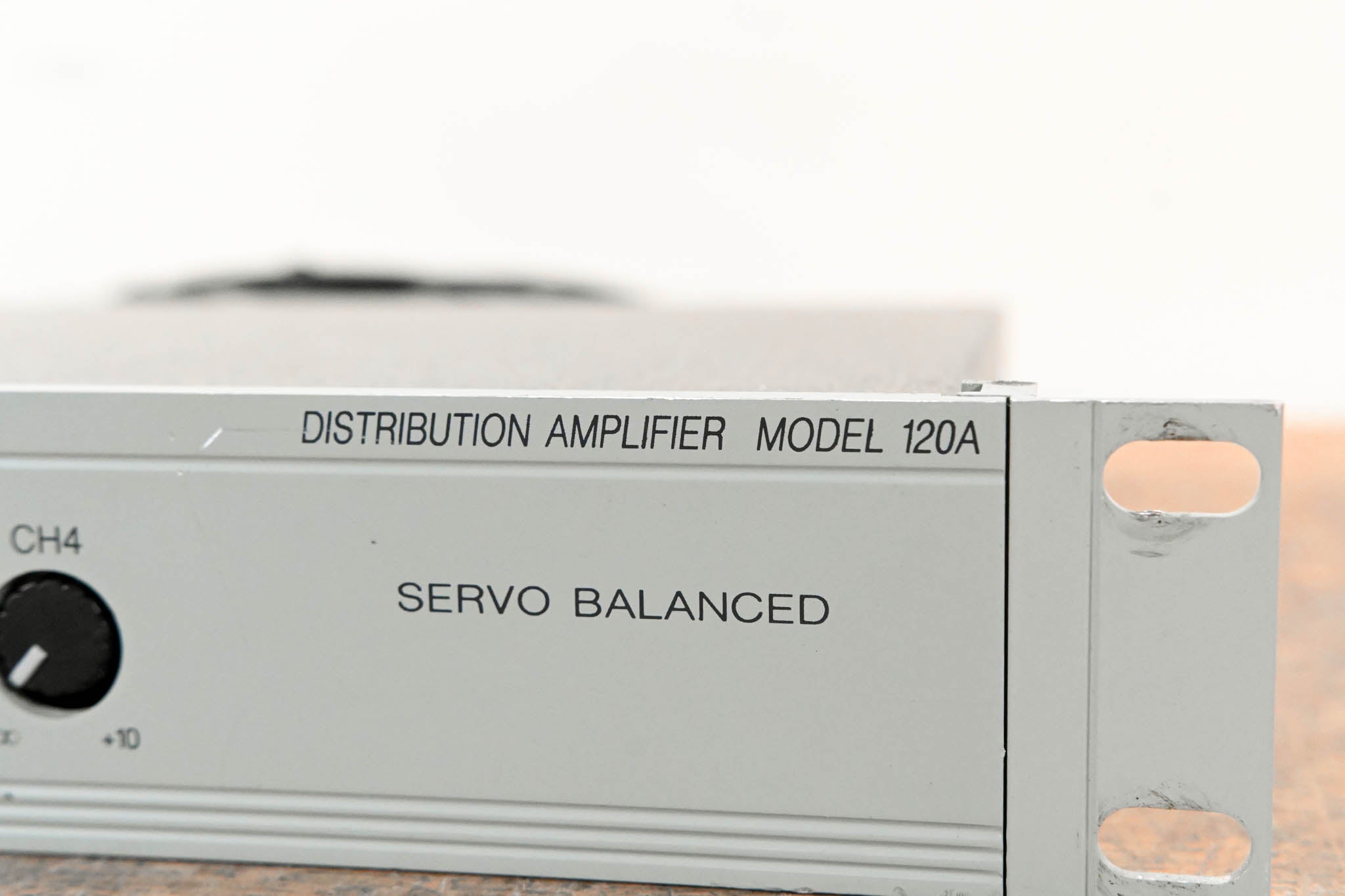 Aphex 120A Distribution Amplifier with 1 XLR Input and 4 XLR Outputs