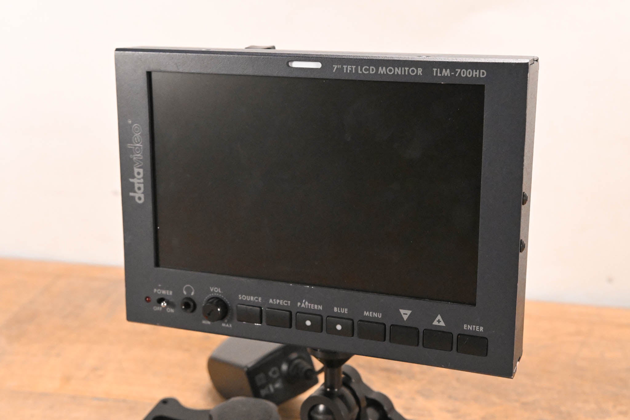 Datavideo TLM-700HD 7" HD/SD TFT LCD Monitor w/ V-Mount Battery Adapter