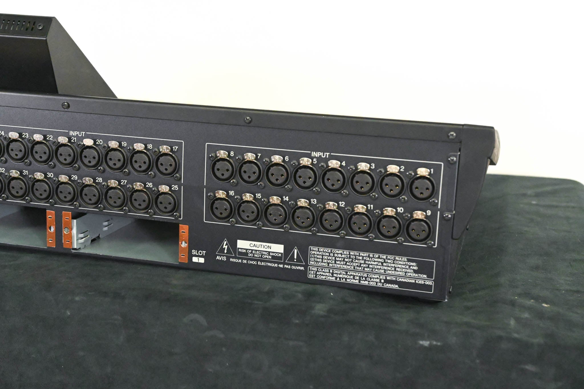 Yamaha LS9-32 32-Input Digital Mixing Console
