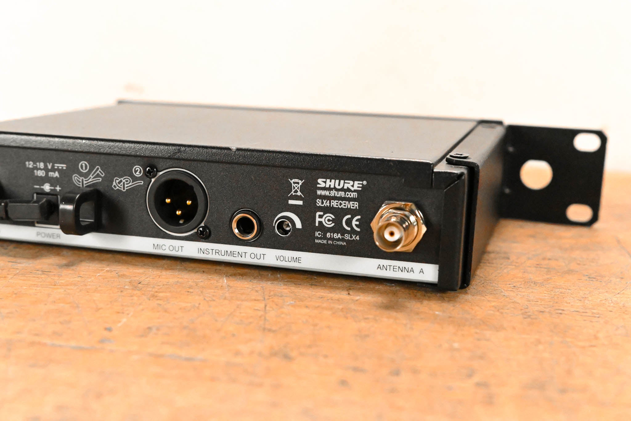 Shure SLX4 Wireless Receiver - G4 Band: 470-494 MHz