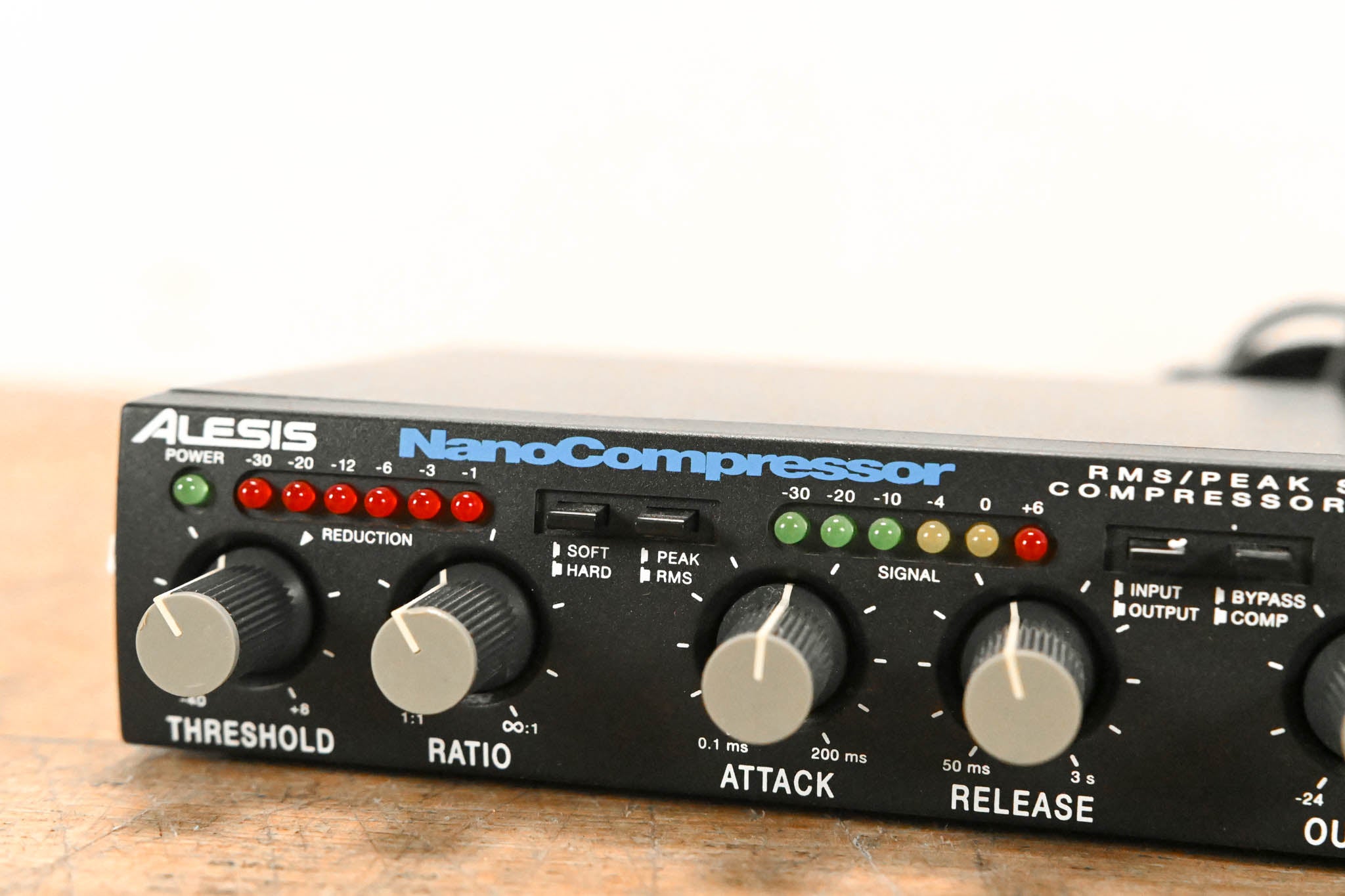 Alesis NanoCompressor RMS/Peak Stereo Compressor