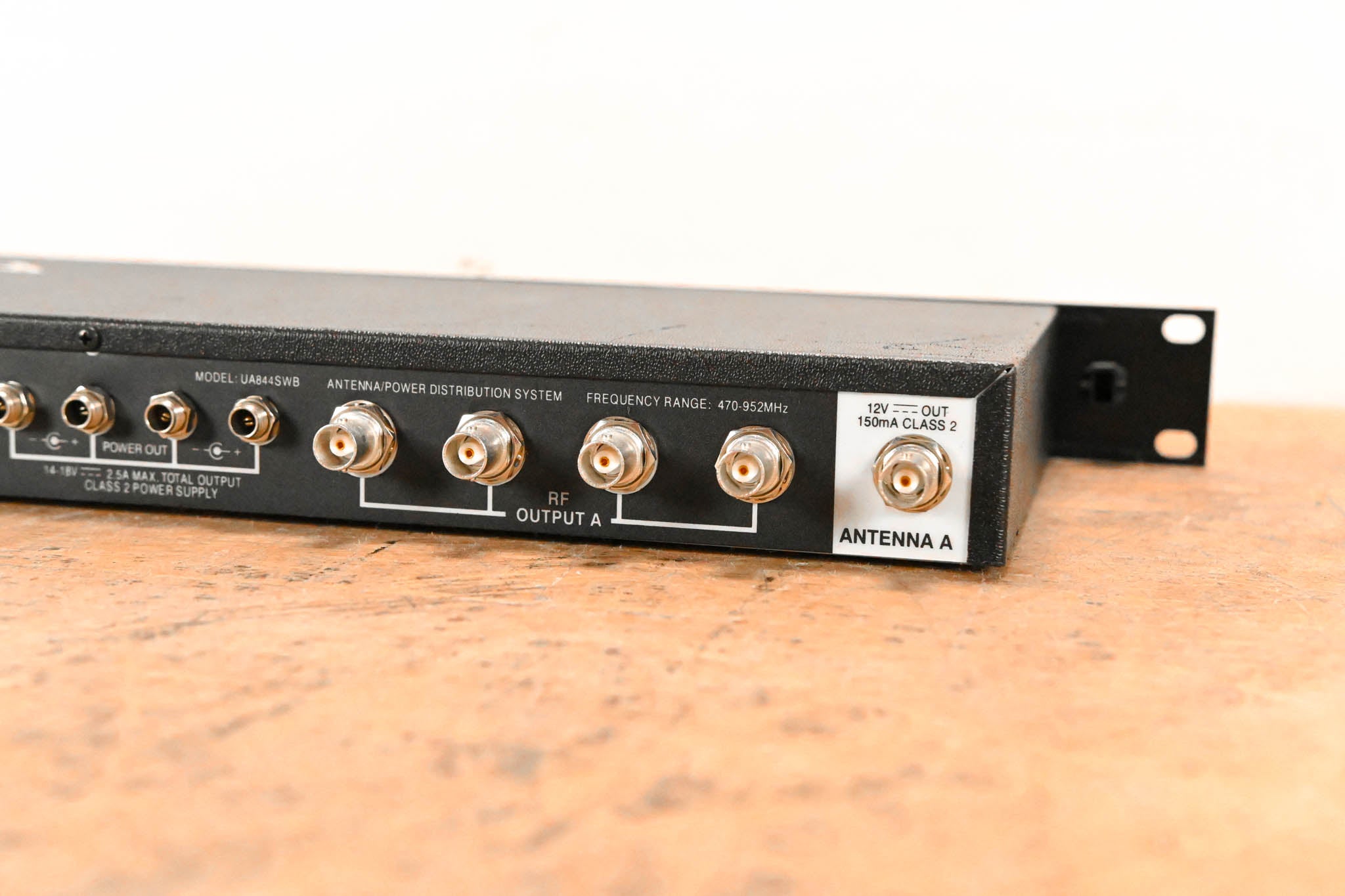 Shure UA844SWB Antenna Distribution System - 470-952 MHz NO POWER SUPPLY