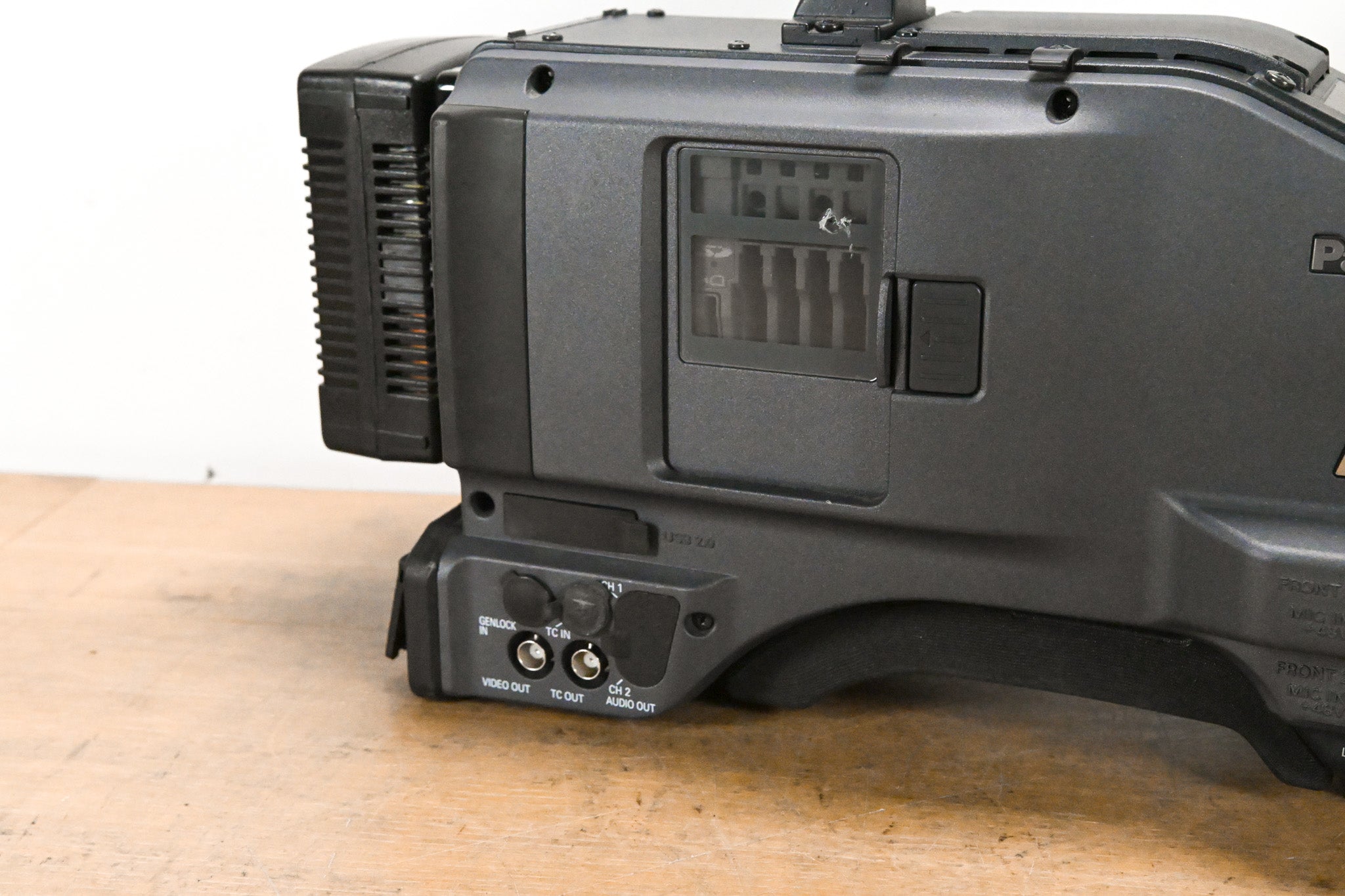Panasonic AG-HPX500P 2/3" Shoulder-Mounted P2HD Camcorder