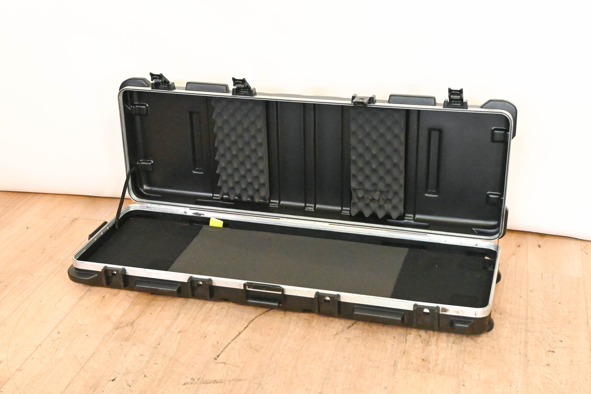 SKB 76-key Keyboard Case with Wheels