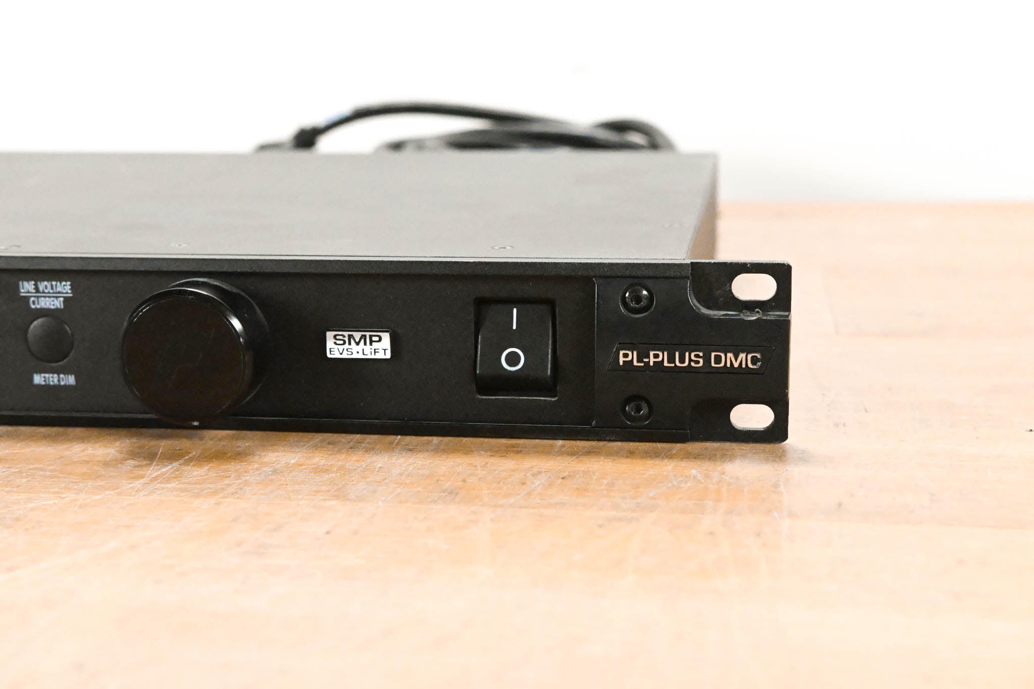 Furman PL-PLUS DMC Power Conditioner with Voltmeter/Ammeter