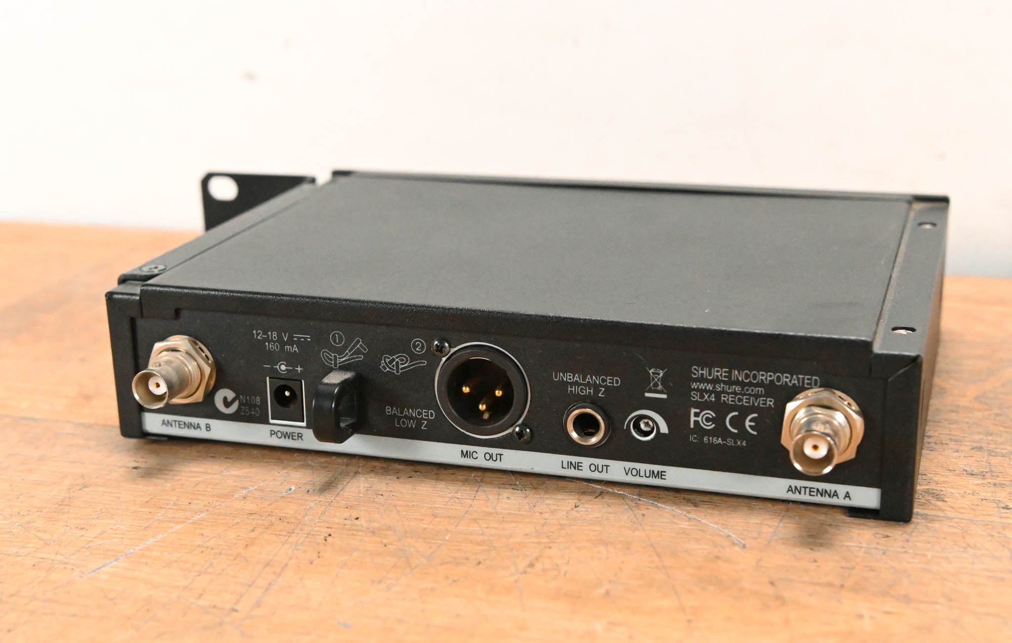 Shure SLX4 Wireless Receiver - H5 Band: 518-542 MHz (NO POWER SUPPLY)