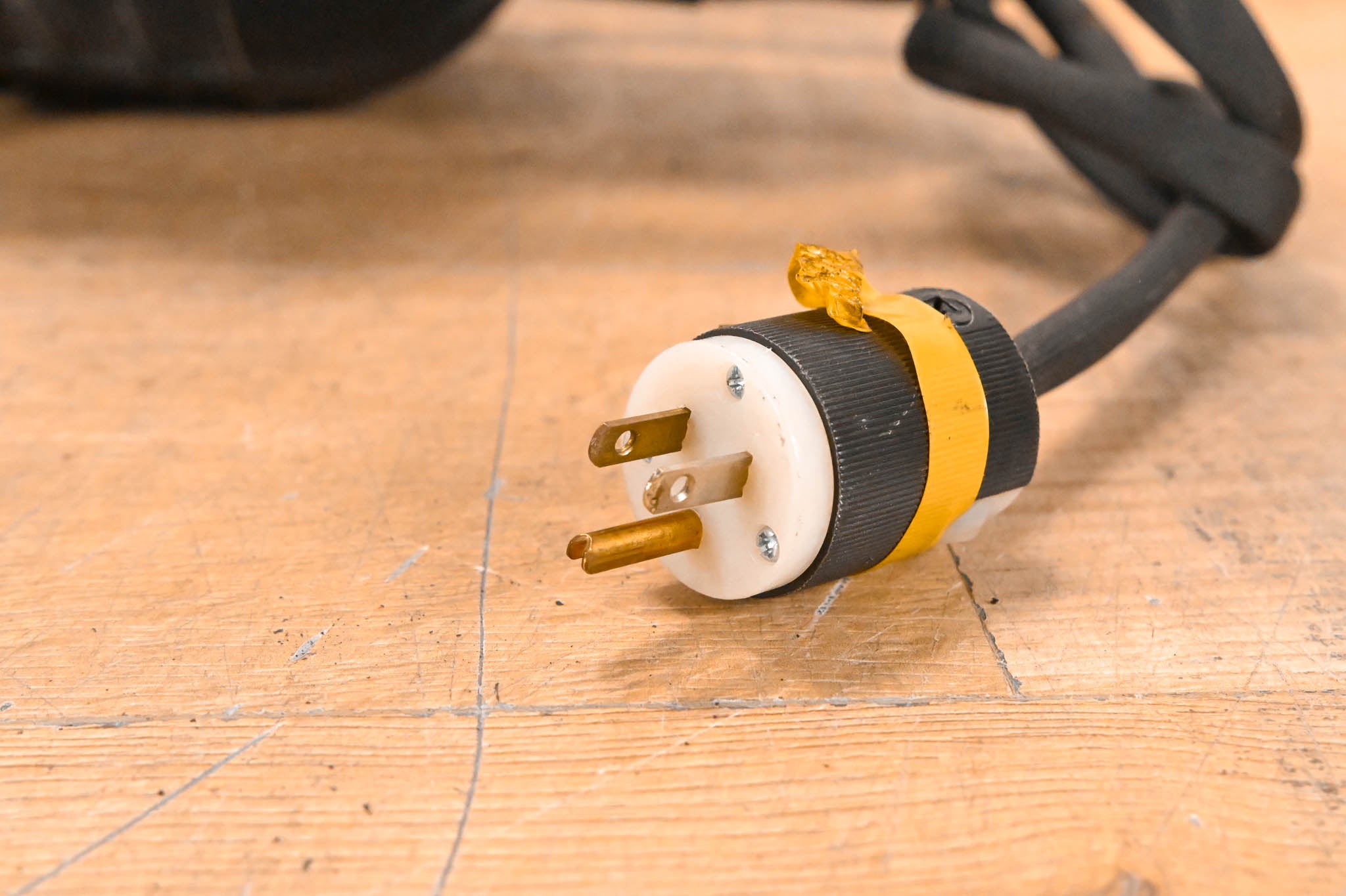 Altman 360Q 6" x 12" 750W Ellipsoidal Light