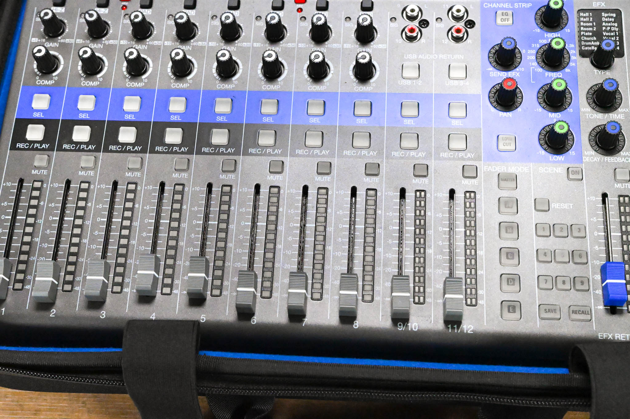 Zoom LiveTrak L-12 12-Channel Digital Mixer / Recorder