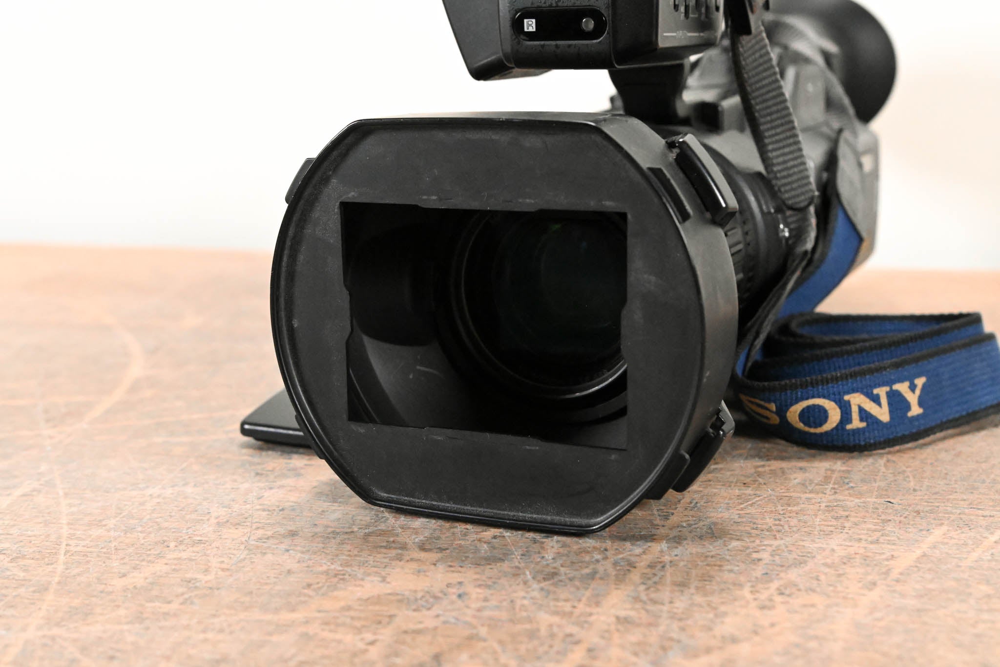 Sony DSR-PD170 3-CCD Mini DVCAM Camcorder