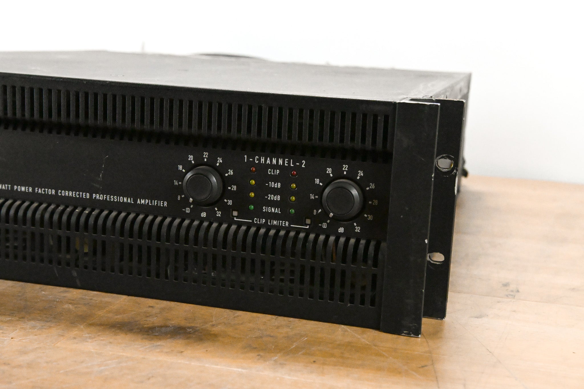 QSC PowerLight 9.0 PFC Power Factor Corrected 2-Channel Power Amplifier