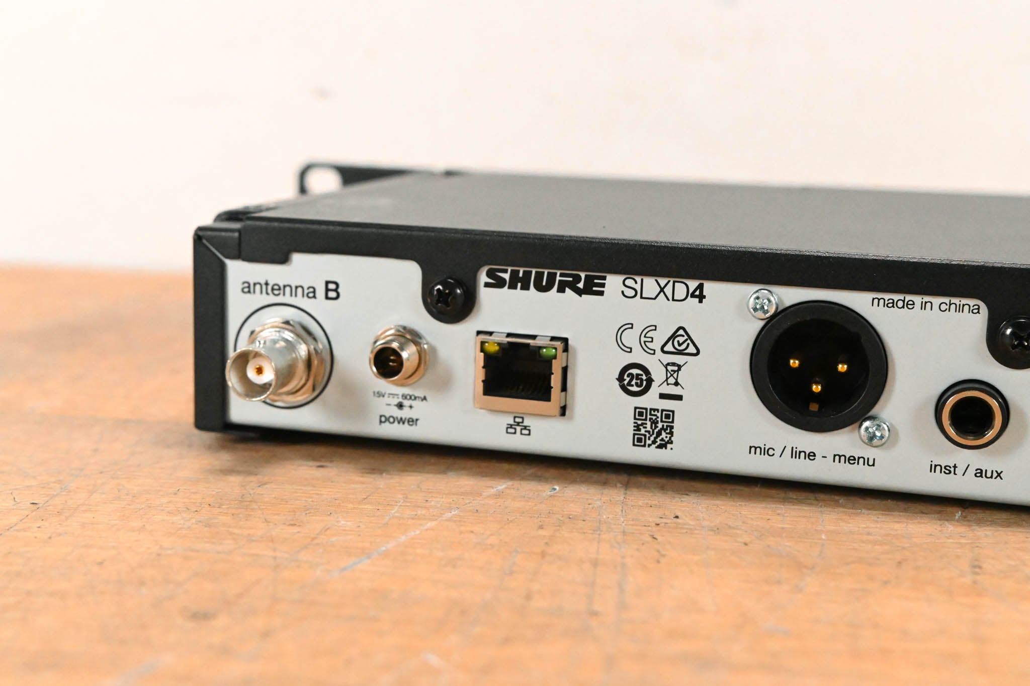 Shure SLXD4 Wireless Receiver - J52 Band: 558-602 / 614-616 MHz (NO PSU)