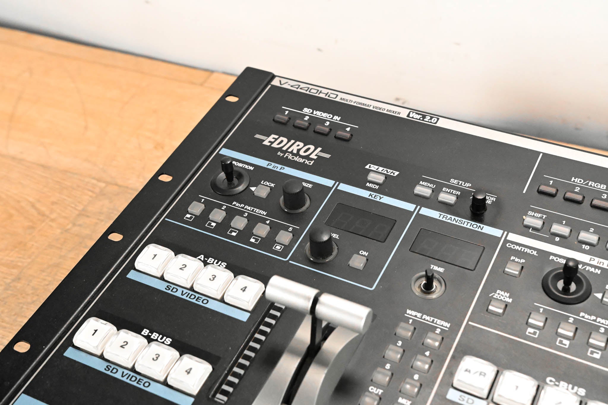 Roland V-440HD Multi-Format Video Mixer and Switcher (VERSION 2)