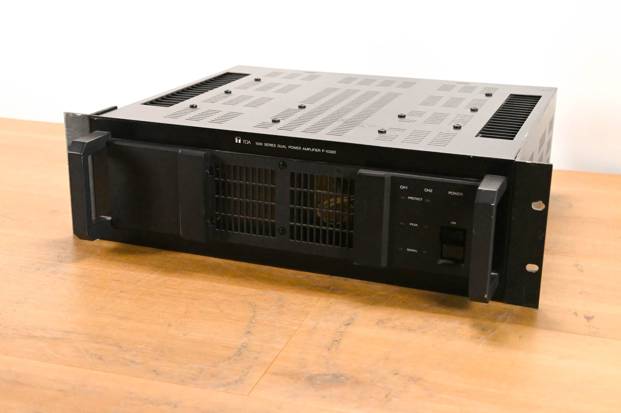 TOA P-1030D 2-Channel Power Amplifier