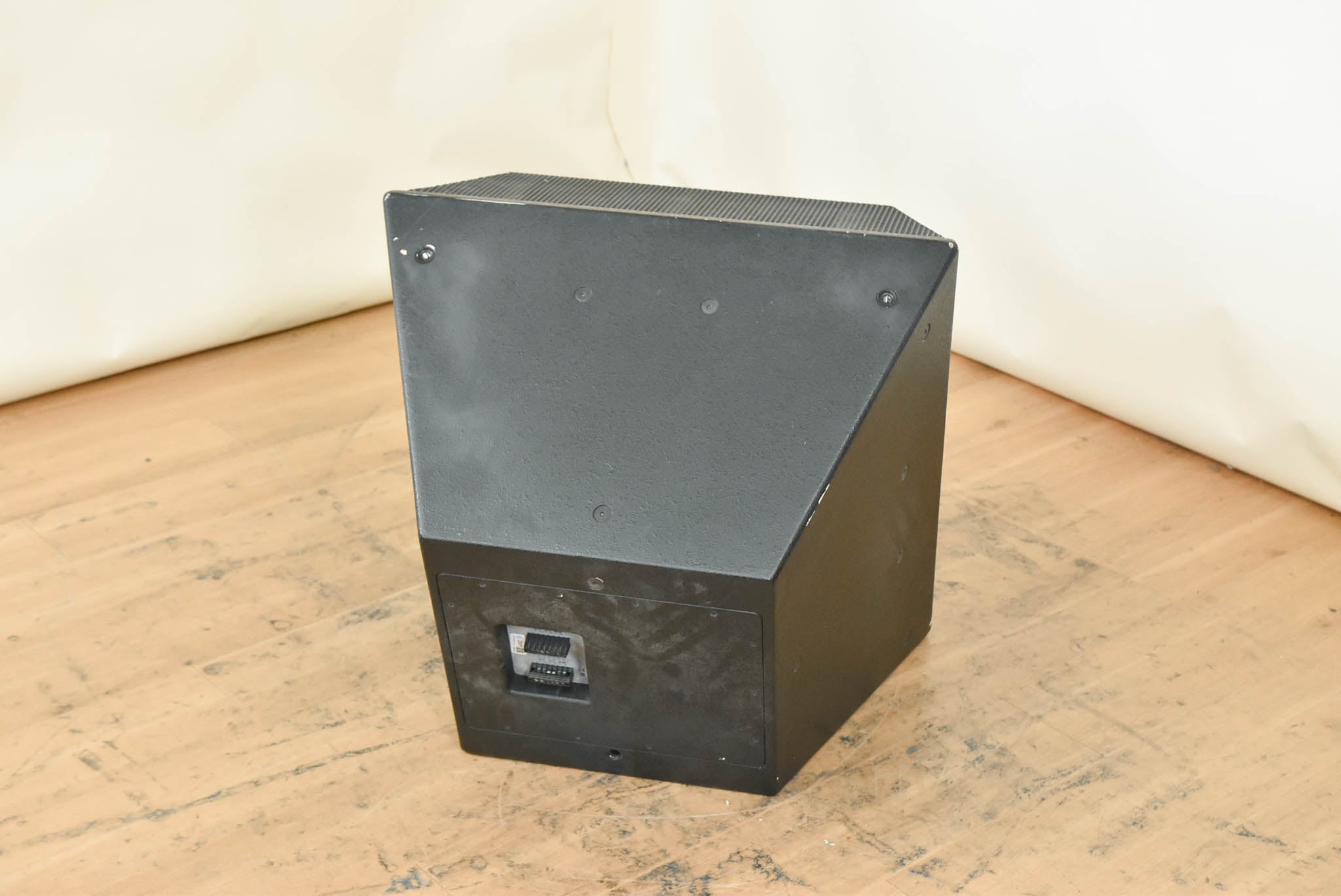 EAW QX594i 3-Way Trapezoidal Loudspeaker 90° × 45°