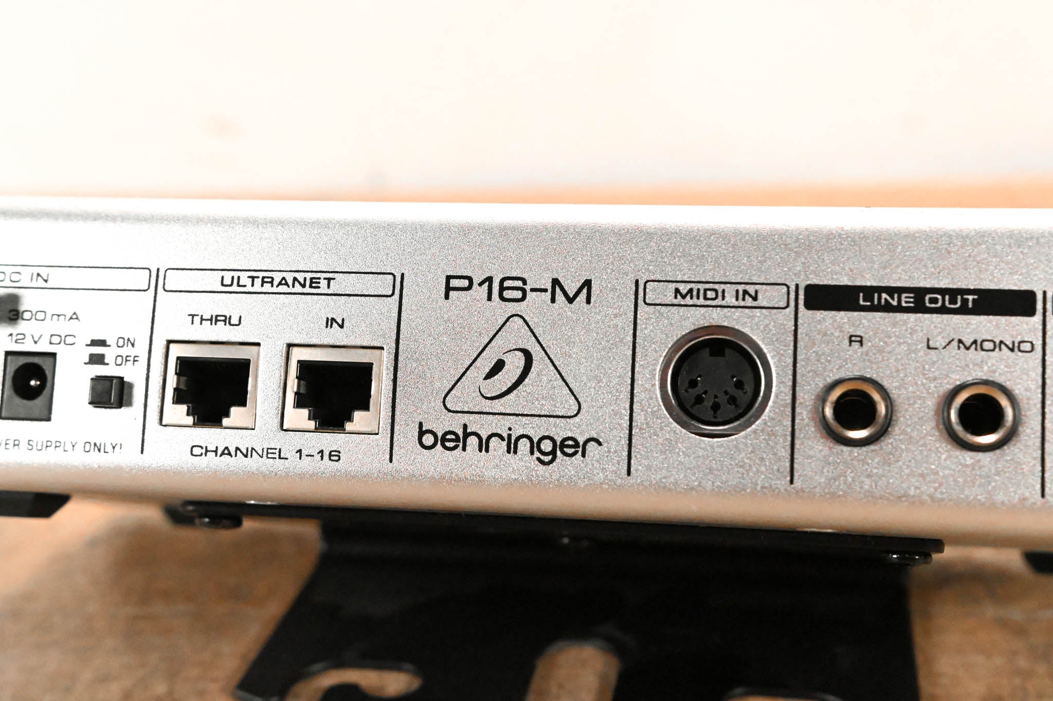 Behringer Powerplay P16-M 16-Channel Digital Personal Mixer