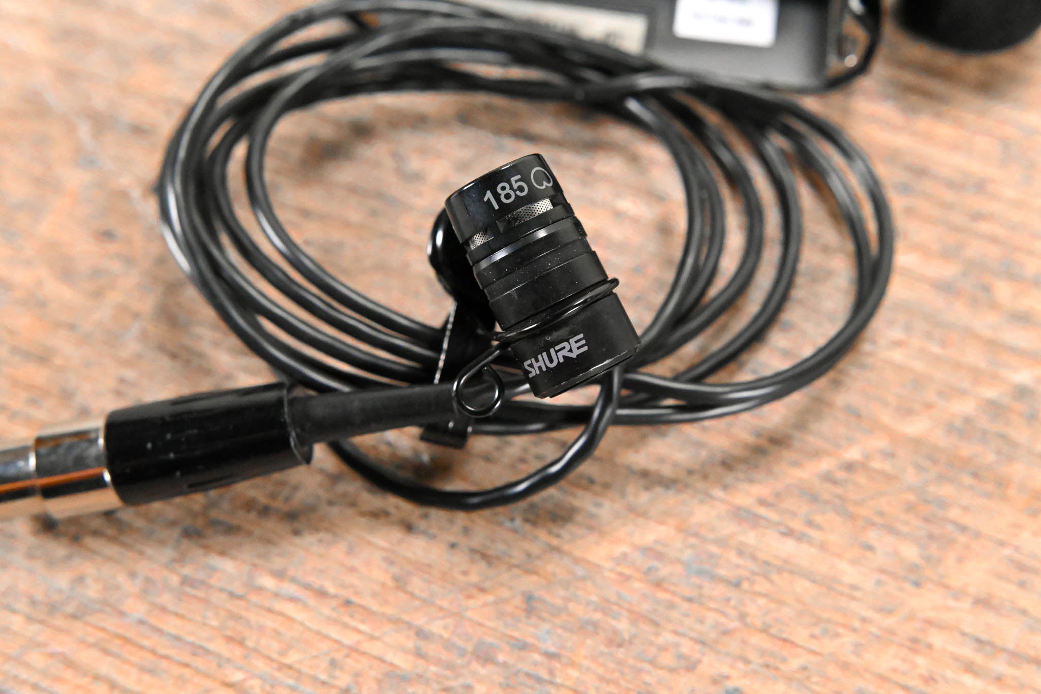 Shure AXT100 Bodypack Transmitter - J5 Band: 578-638 MHz CG01BMN
