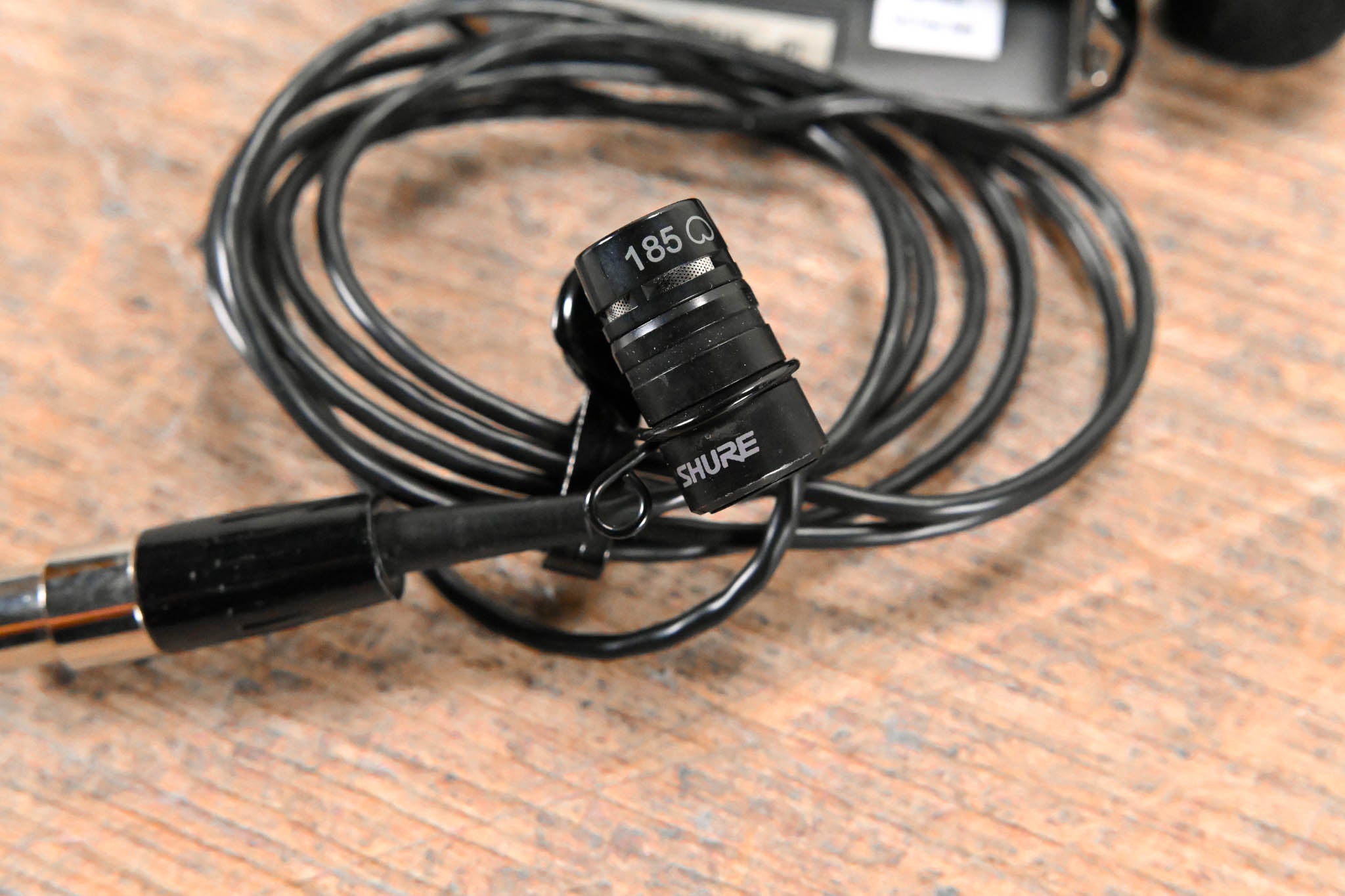 Shure AXT100 Bodypack Transmitter - J5 Band: 578-638 MHz