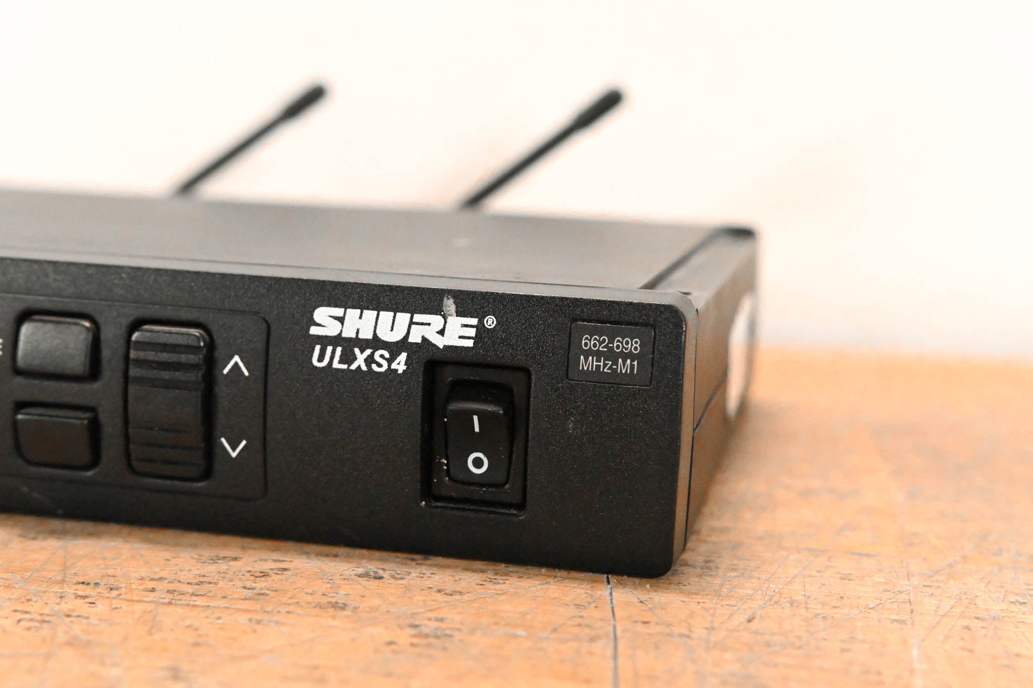 Shure ULXS4 Wireless Receiver - M1 Band: 662-698 MHz (NO POWER SUPPLY)