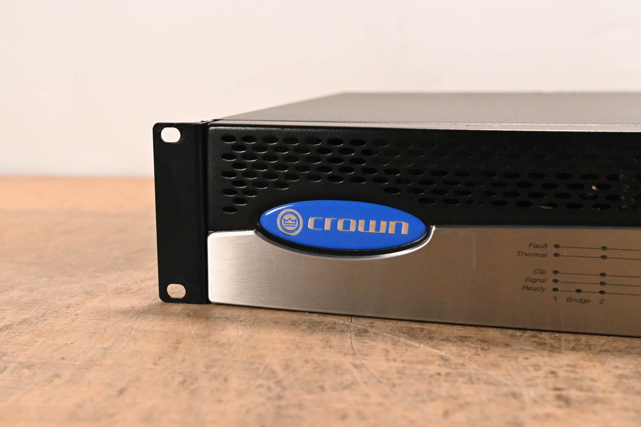 Crown CTs 4200 Four-Channel, 260W Power Amplifier