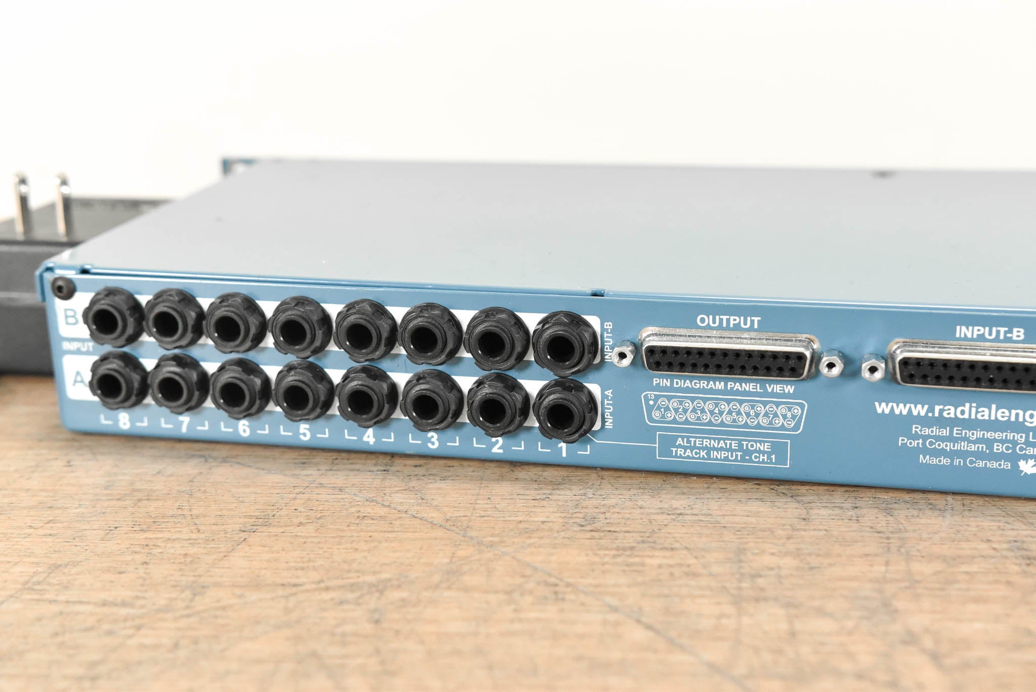 Radial SW8 MK2 8-Channel Line Level Auto-Switcher CG004YZ