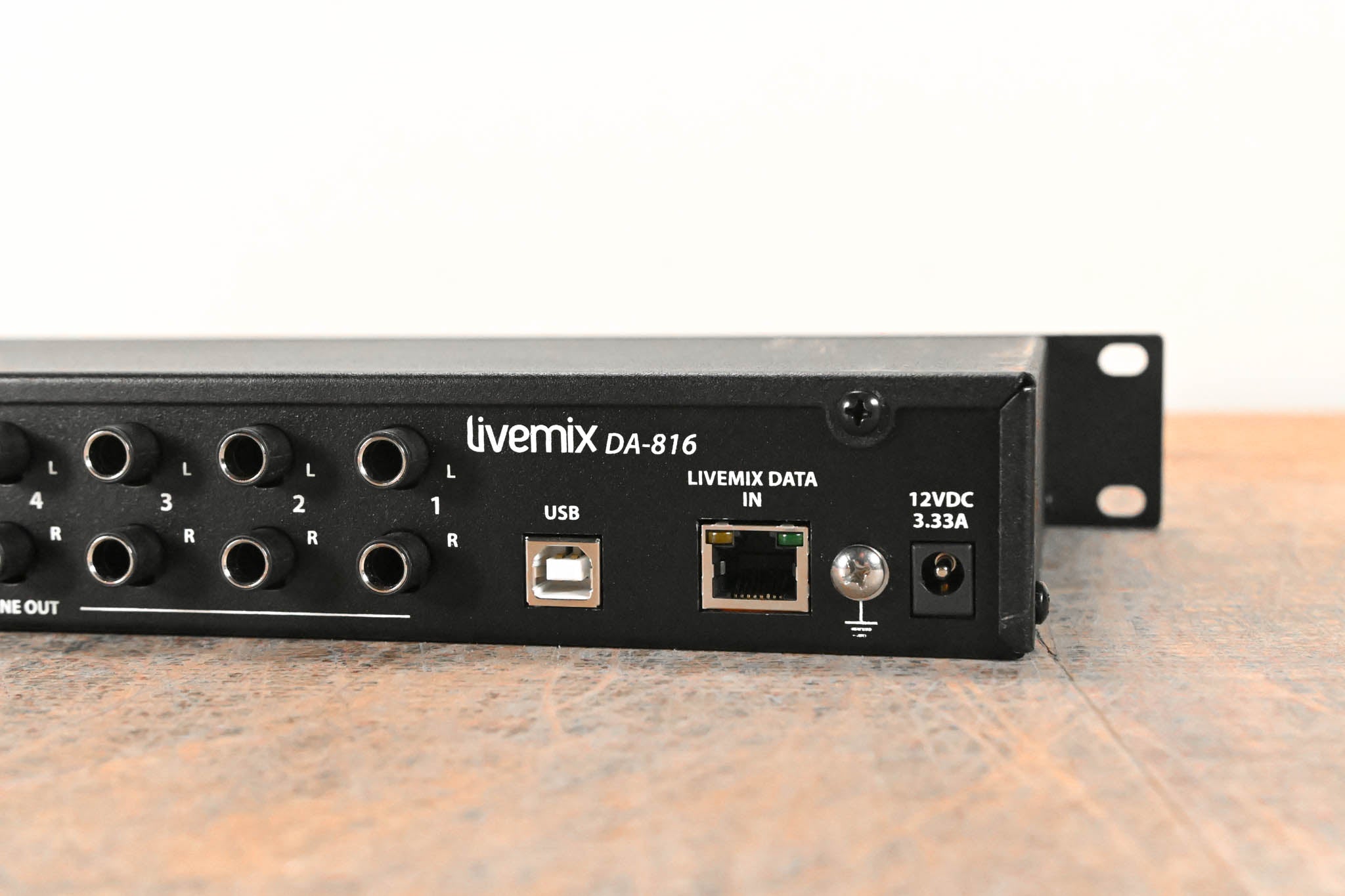 Digital Audio Labs Livemix DA-816 8-Channel Analog Output Unit