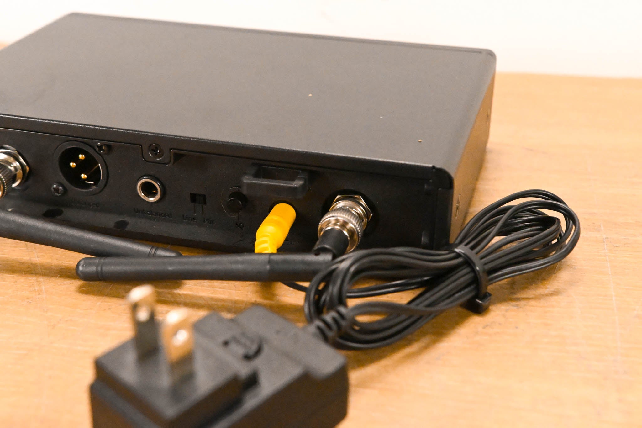 Sennheiser XSW 2-835 Wireless Handheld Microphone System - 548-572 MHz