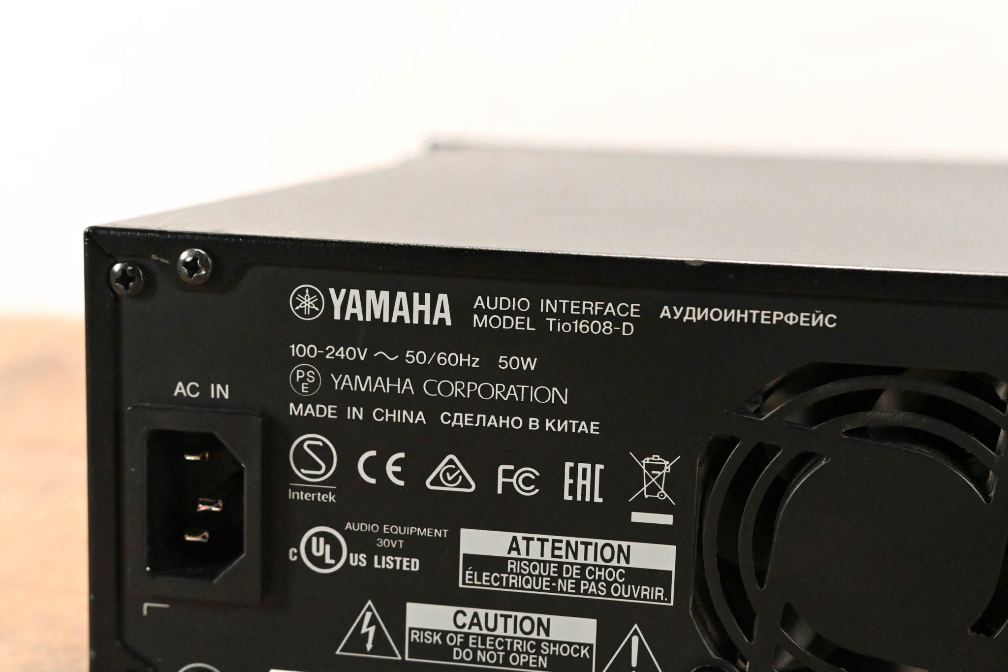 Yamaha Tio1608-D 16-Input/8-Output Dante Stagebox for TF Series Mixers