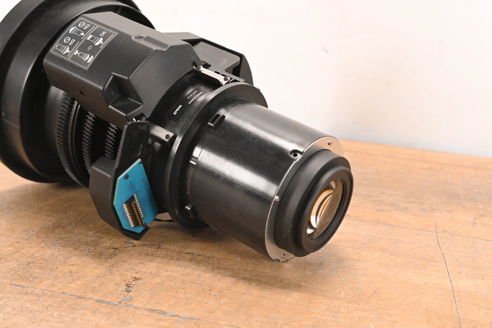 Epson ELPLU03 Wide Short Throw Zoom Lens #1