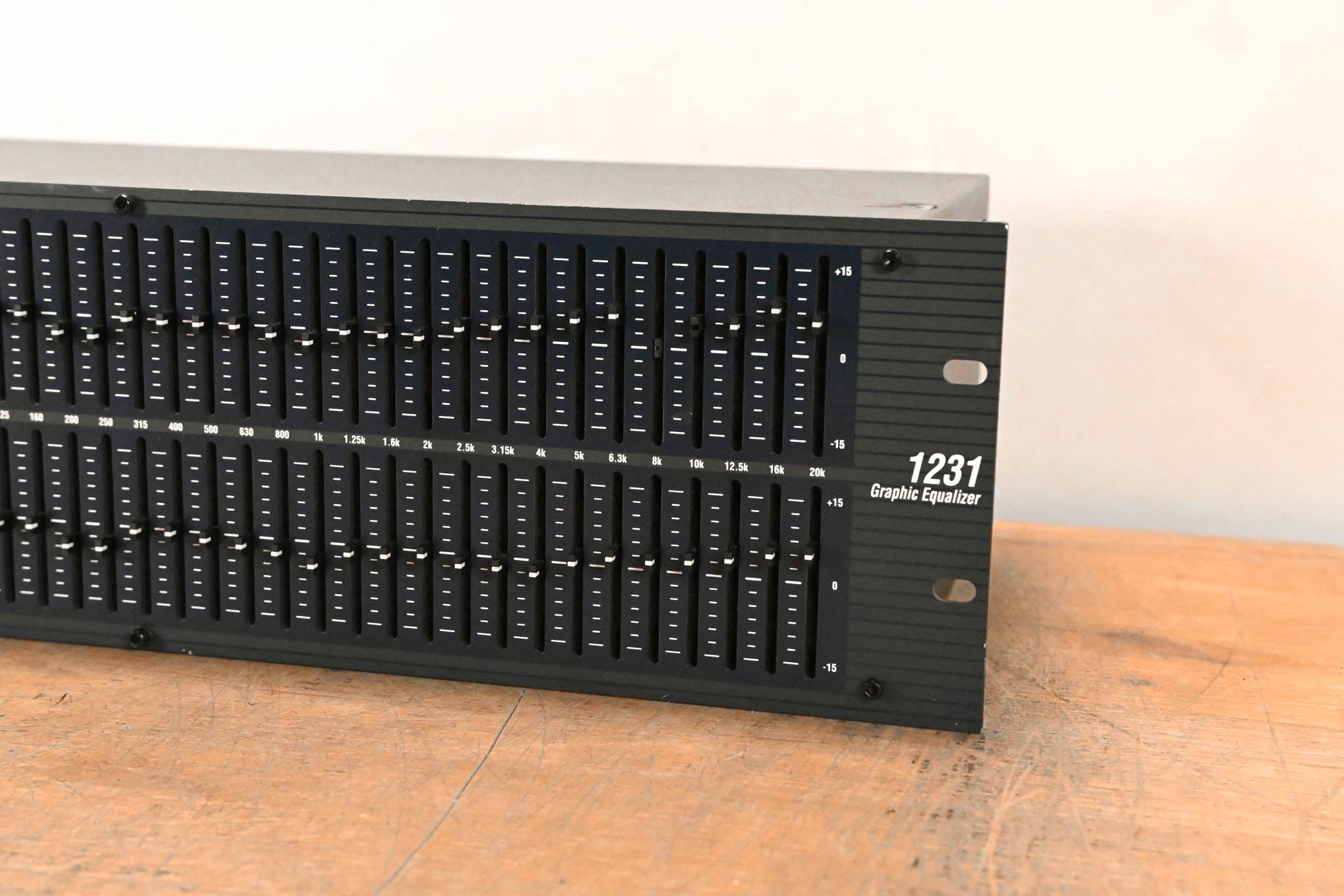 dbx 1231 Dual-Channel 31-Band Graphic Equalizer