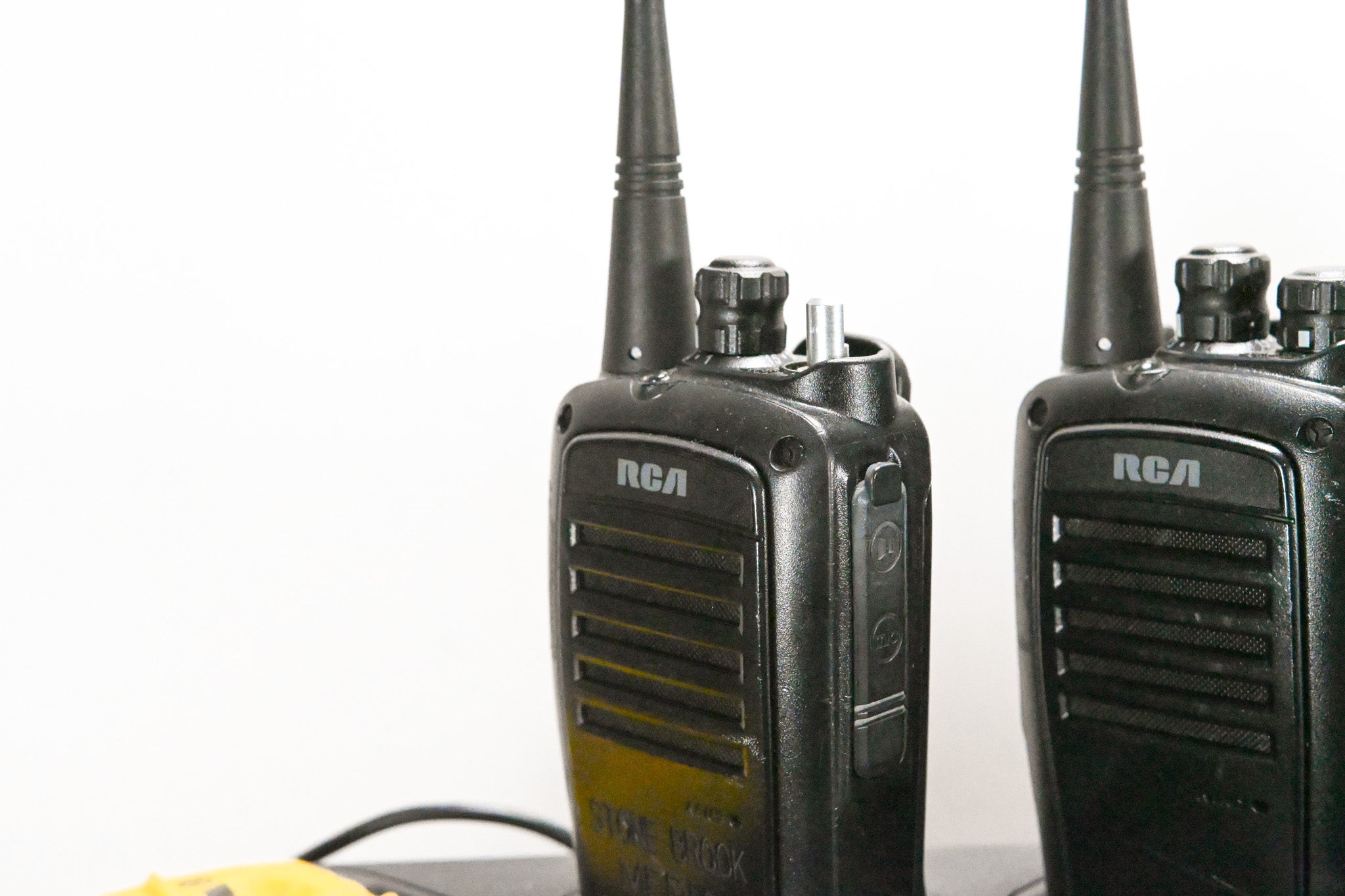 RCA BR250U Two-Way Radio 450-470MHz (5-Pack w/ Charger & Batteries)