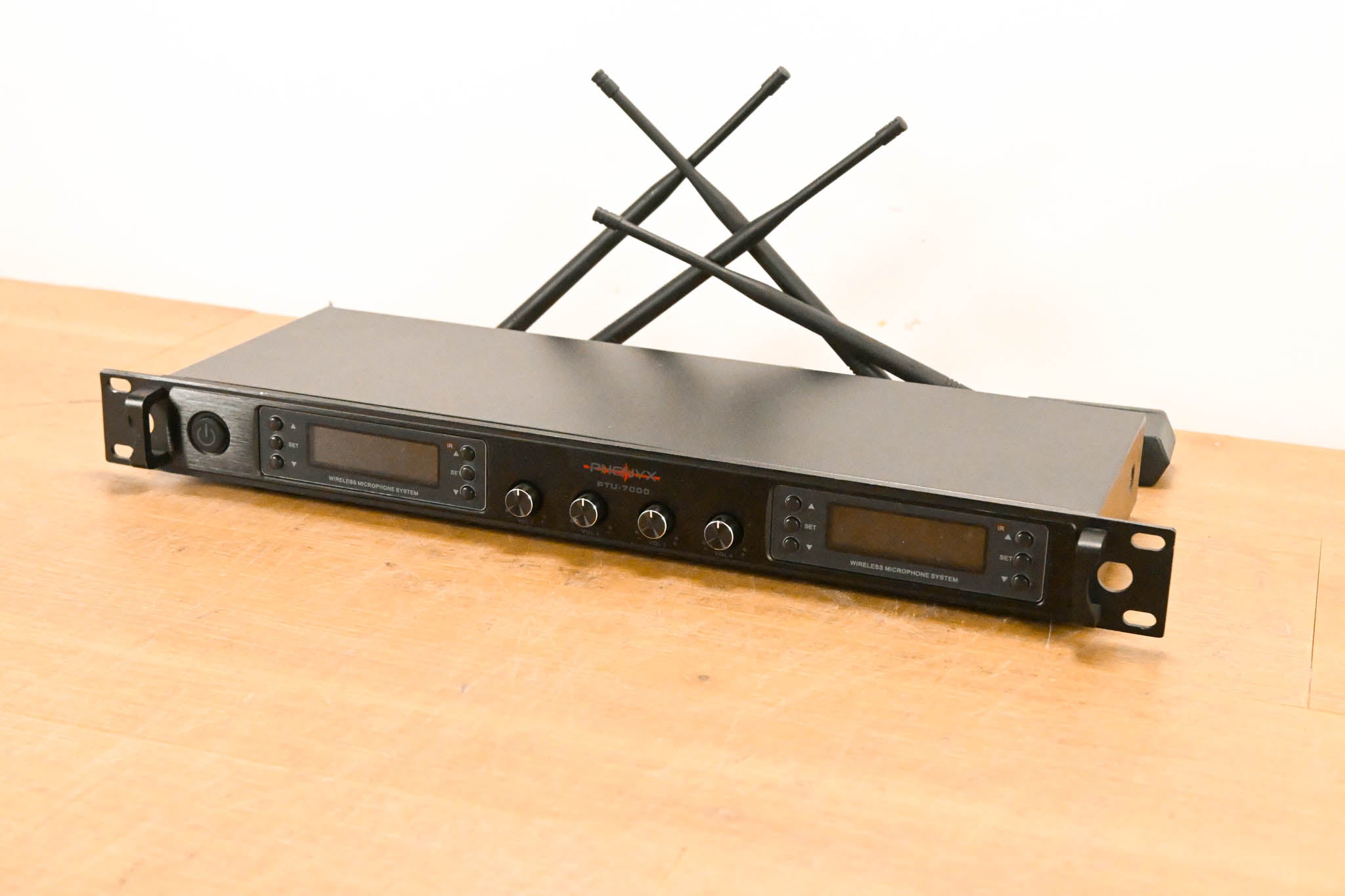 Phenyx Pro PTU-7000 Wireless System w/ 2x PWH7 Mics & 2x PWB7 Bodypacks
