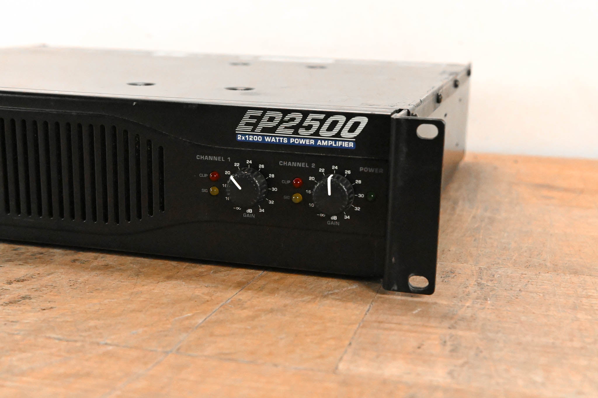 Behringer Europower EP2500 2-Channel Power Amplifier