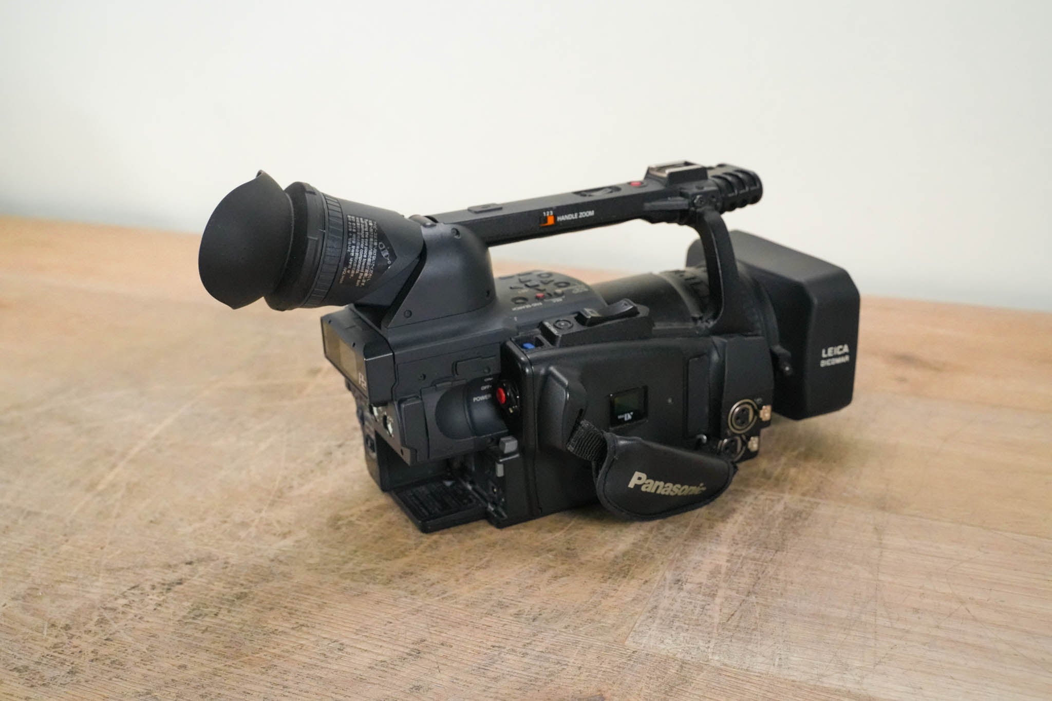 Panasonic AG-HVX200P 3-CCD P2/DVCPRO HD Format Camcorder