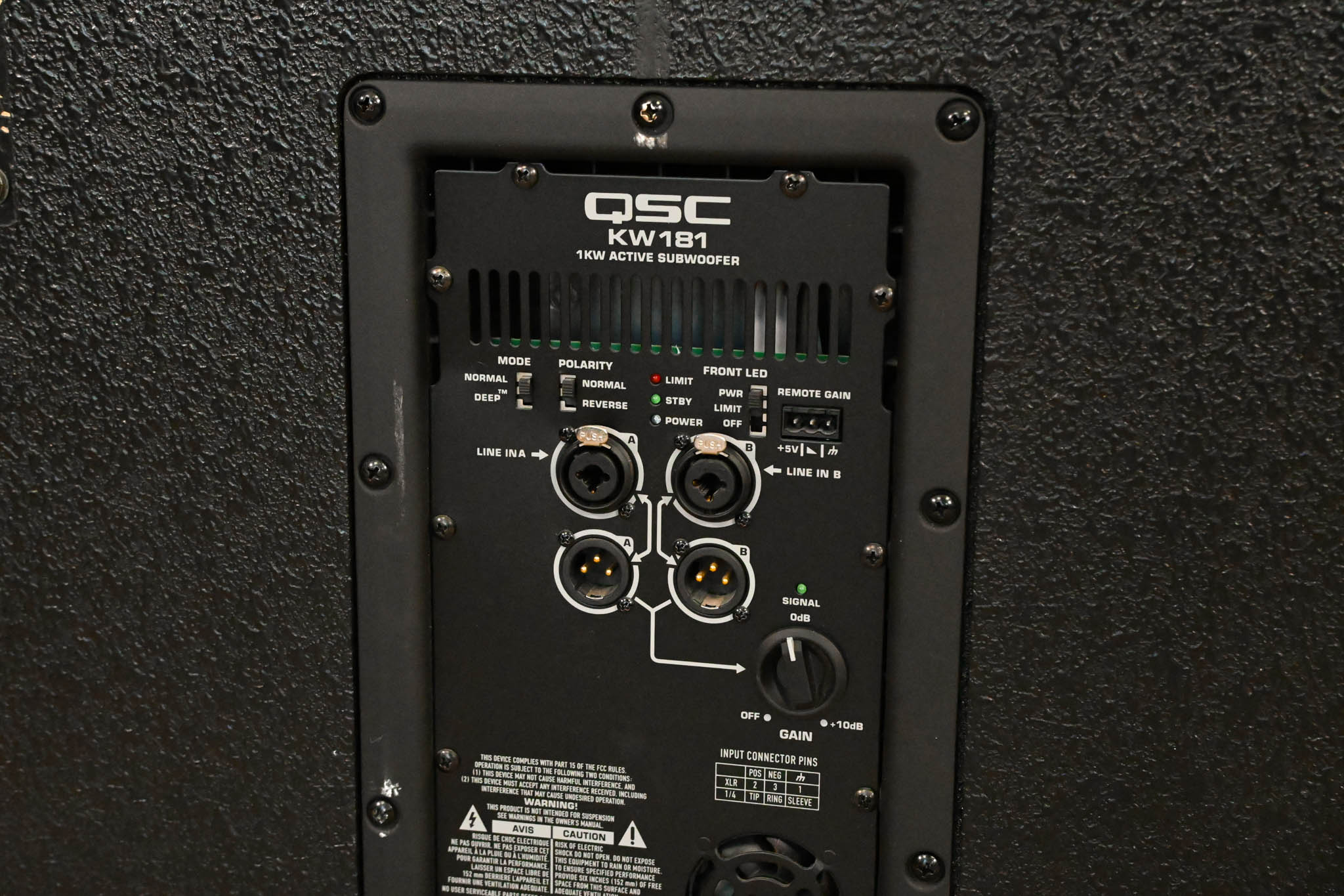 QSC KW181 1000W 18" Powered Subwoofer