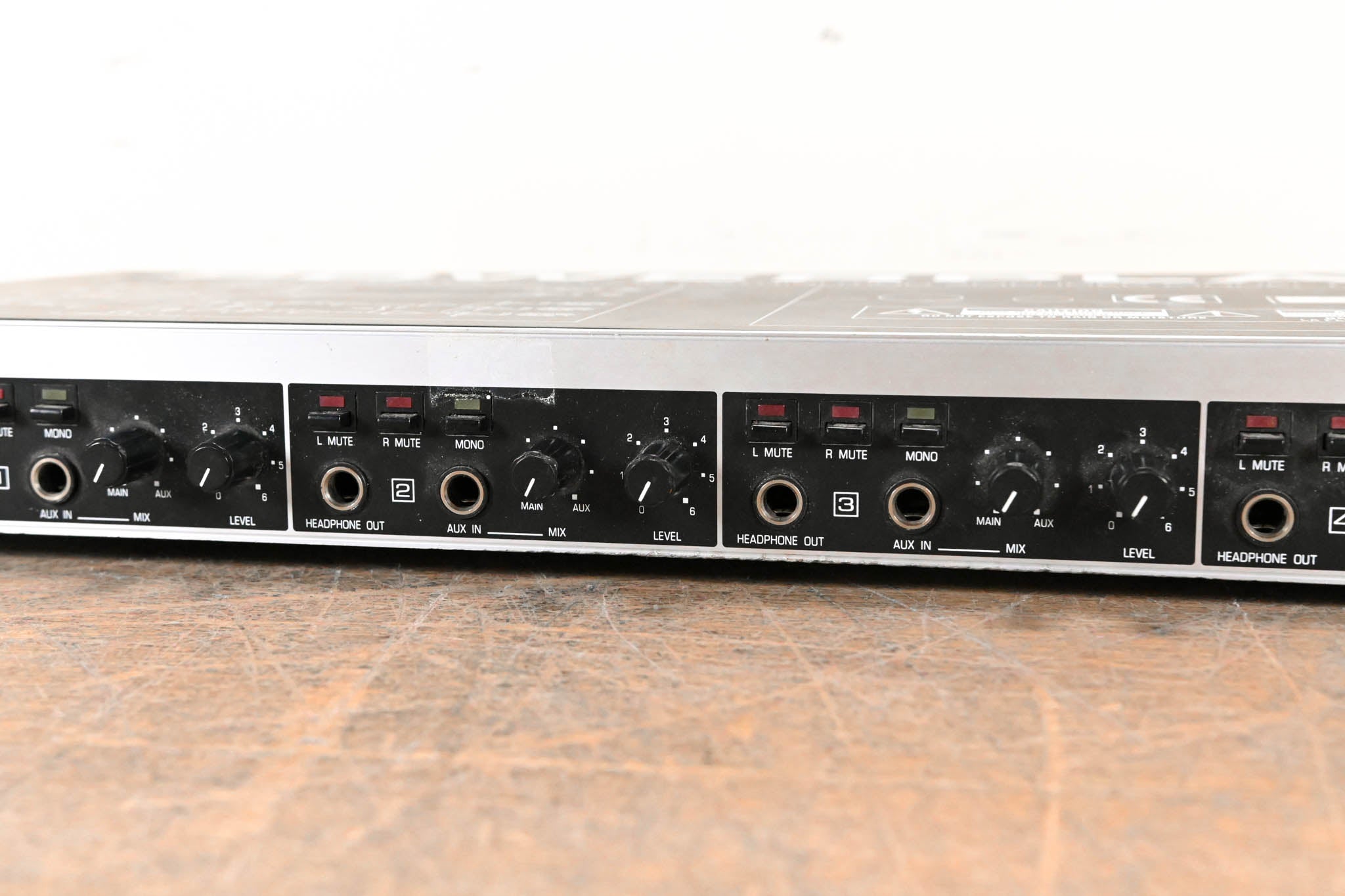 Behringer HA4000 Powerplay 4-Channel Stereo Headphone Amplifier