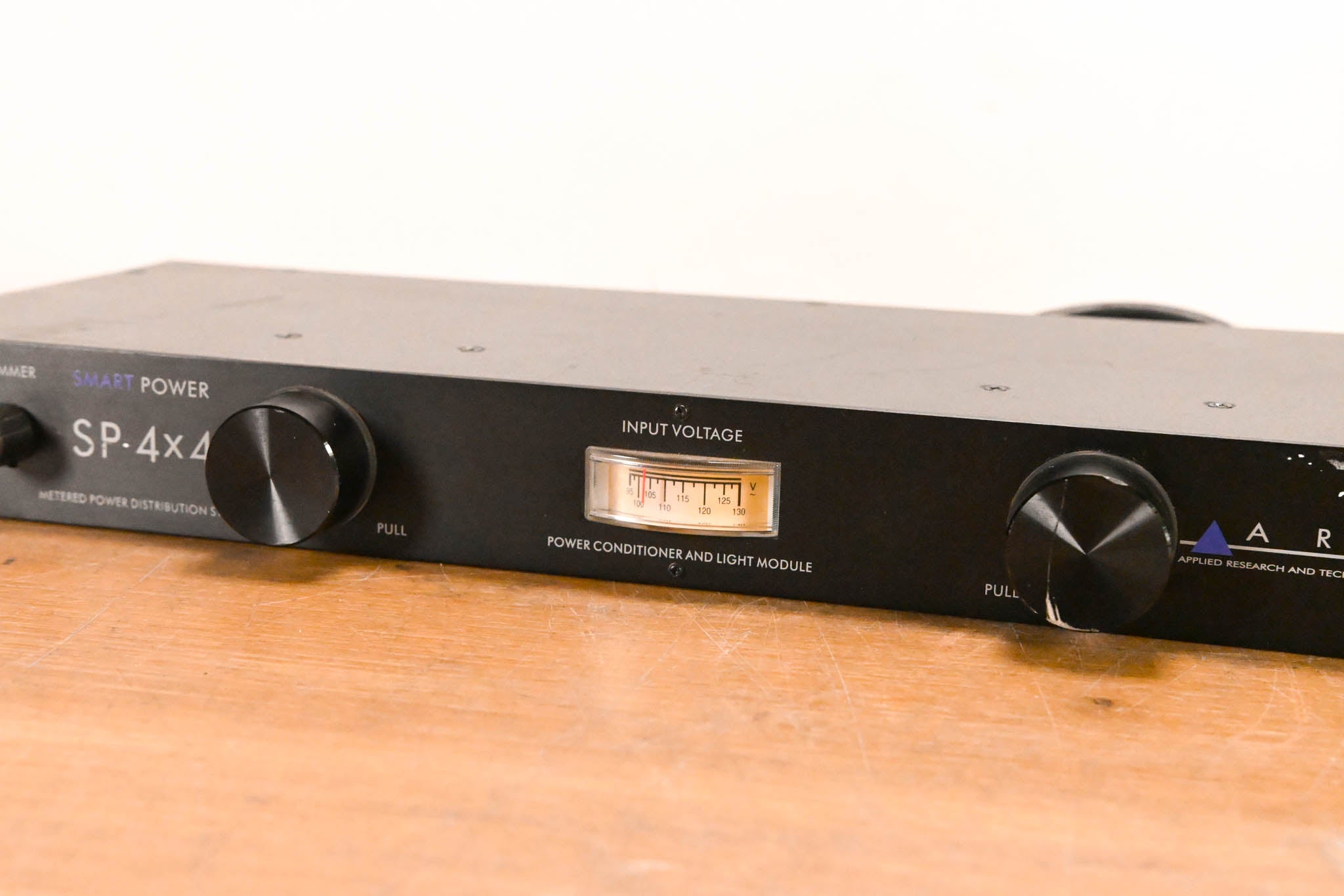 ART SP-4x4 Rackmount 8 Outlet Power Conditioner w/ Voltmeter & Lights