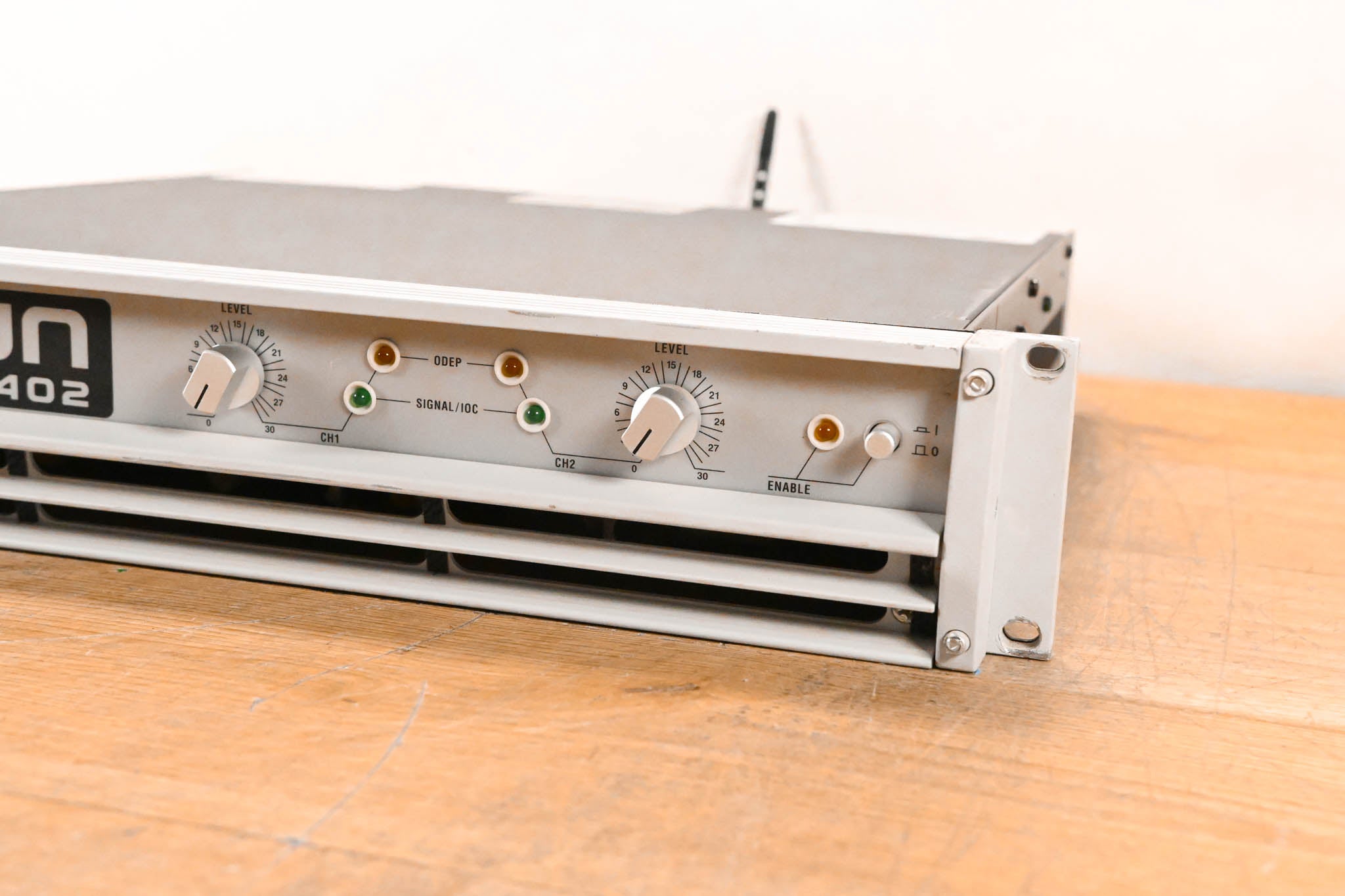Crown Macro-Tech 2402 2-Channel Power Amplifier