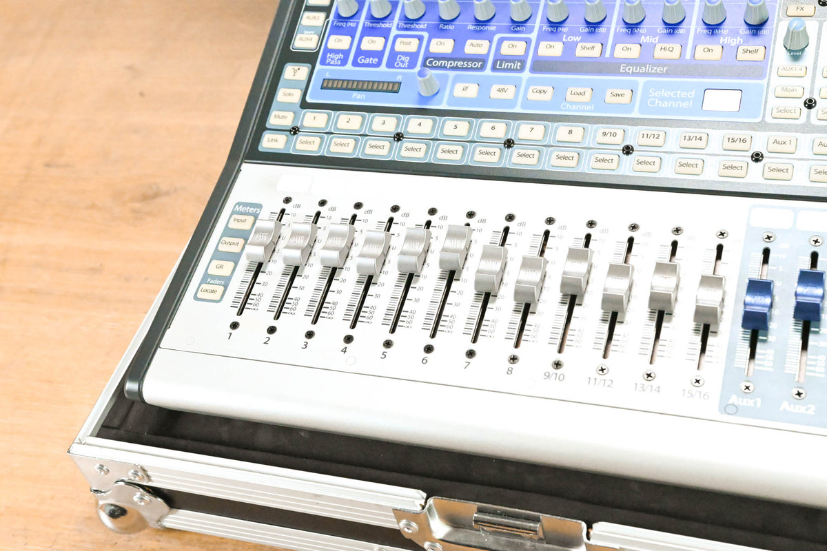 PreSonus StudioLive 16.0.2 16-Channel Digital Mixer w/ Road Case