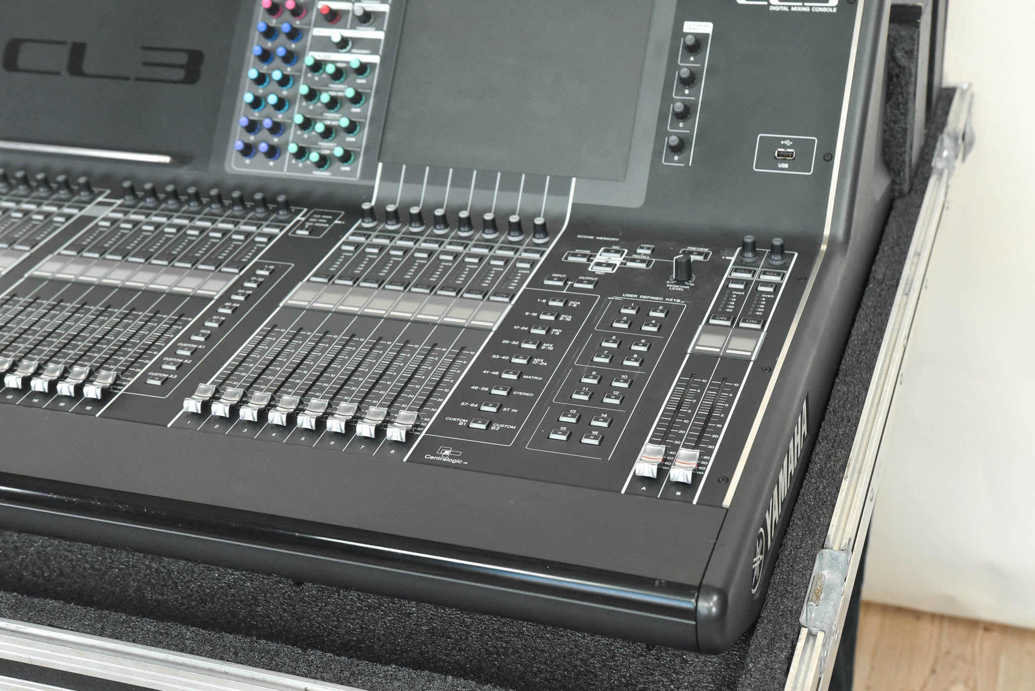 Yamaha CL3 64-Channel Digital Audio Console with Case