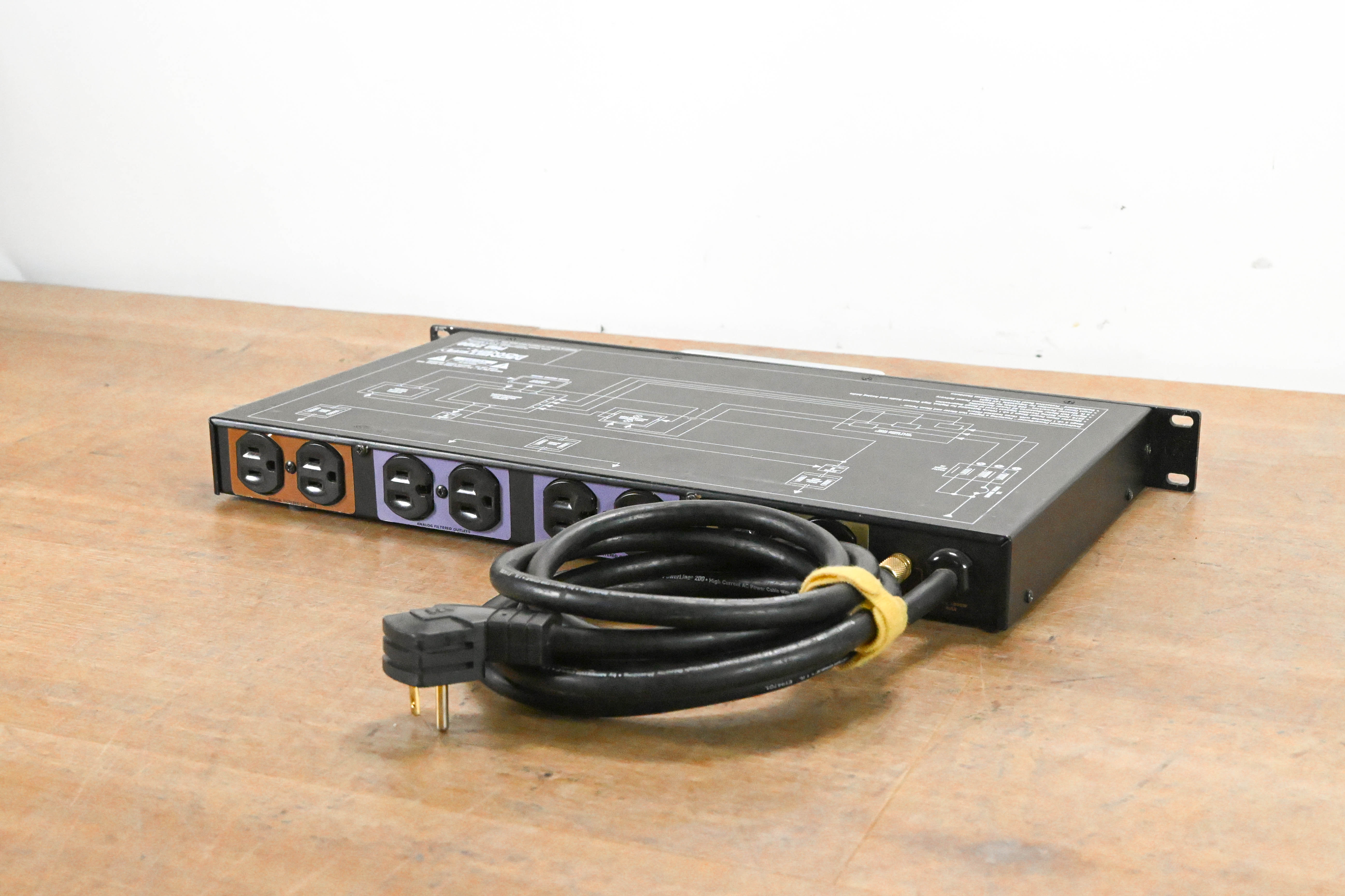 Monster Power PRO 2500 PowerCenter 10-Outlet Power Conditioner